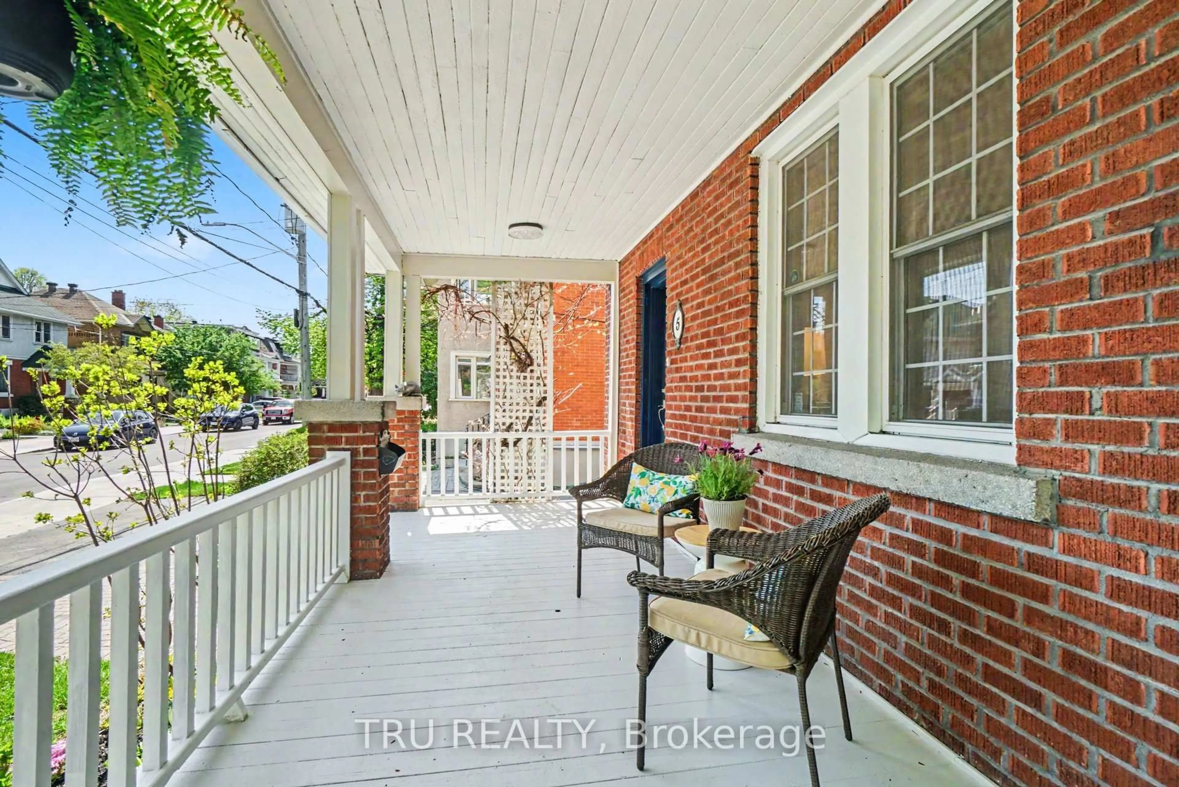 Indoor entryway for 5 Grove Ave, Ottawa Ontario K1S 3A5