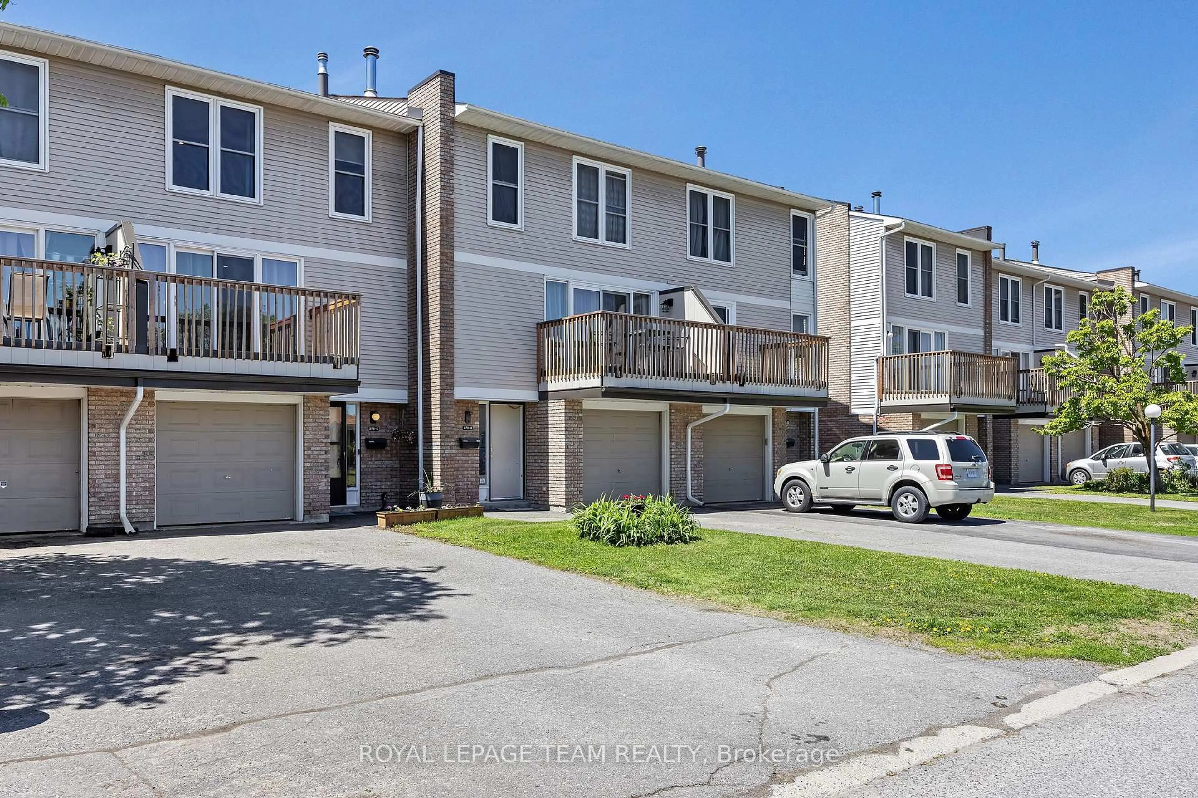 A pic from outside/outdoor area/front of a property/back of a property/a pic from drone, street for 276 Dalehurst Dr #C, Ottawa Ontario K2G 4J5