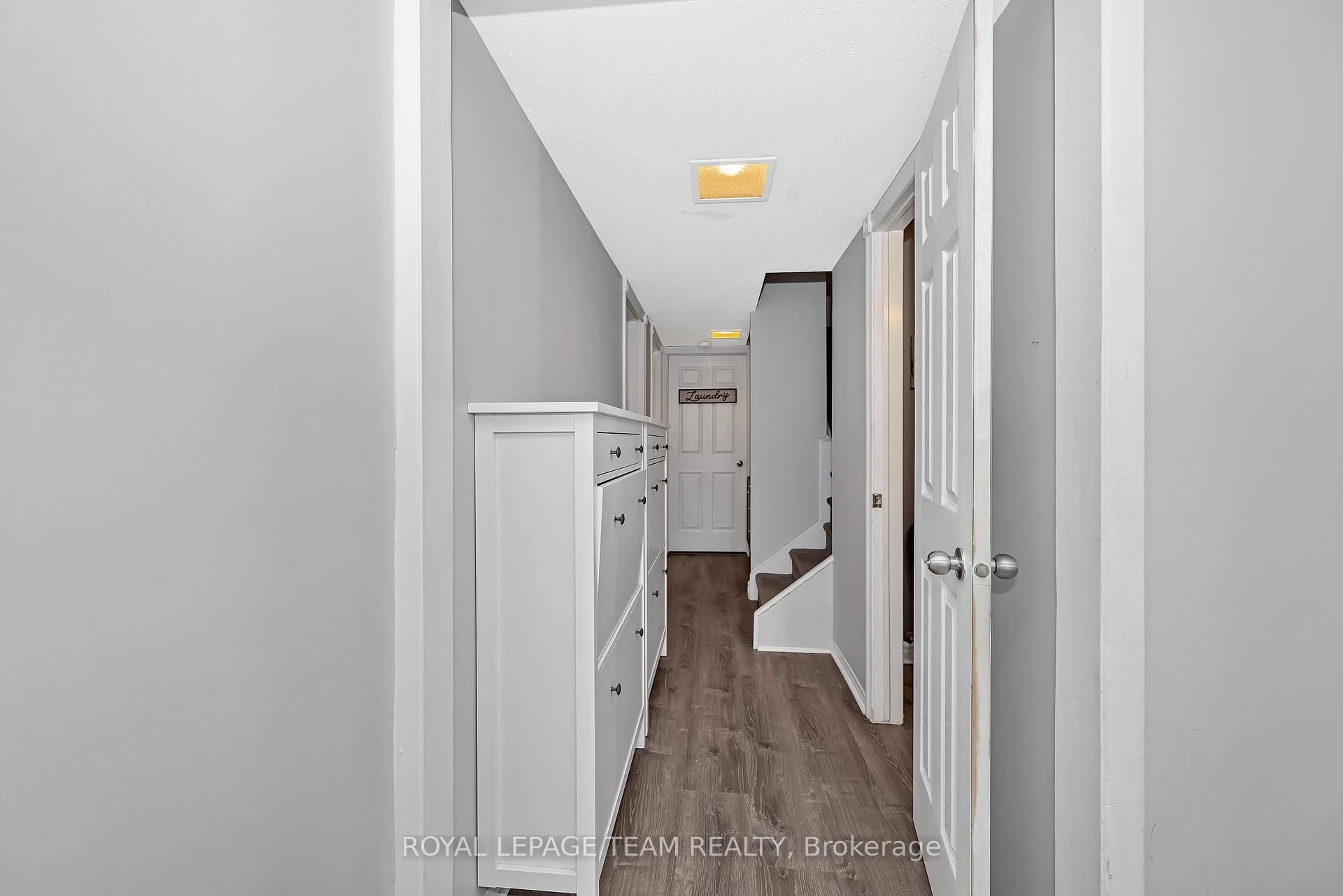 Indoor entryway for 276 Dalehurst Dr #C, Ottawa Ontario K2G 4J5