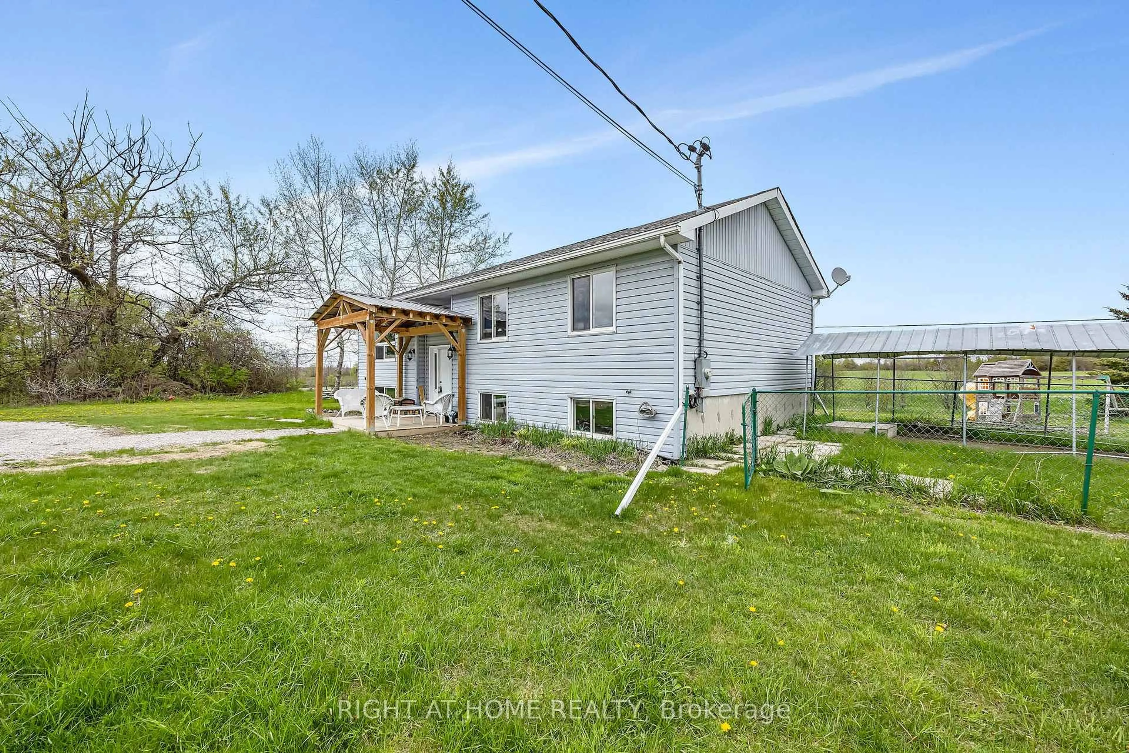A pic from outside/outdoor area/front of a property/back of a property/a pic from drone, unknown for 637 Townline Rd, Elizabethtown-Kitley Ontario K7A 4S5