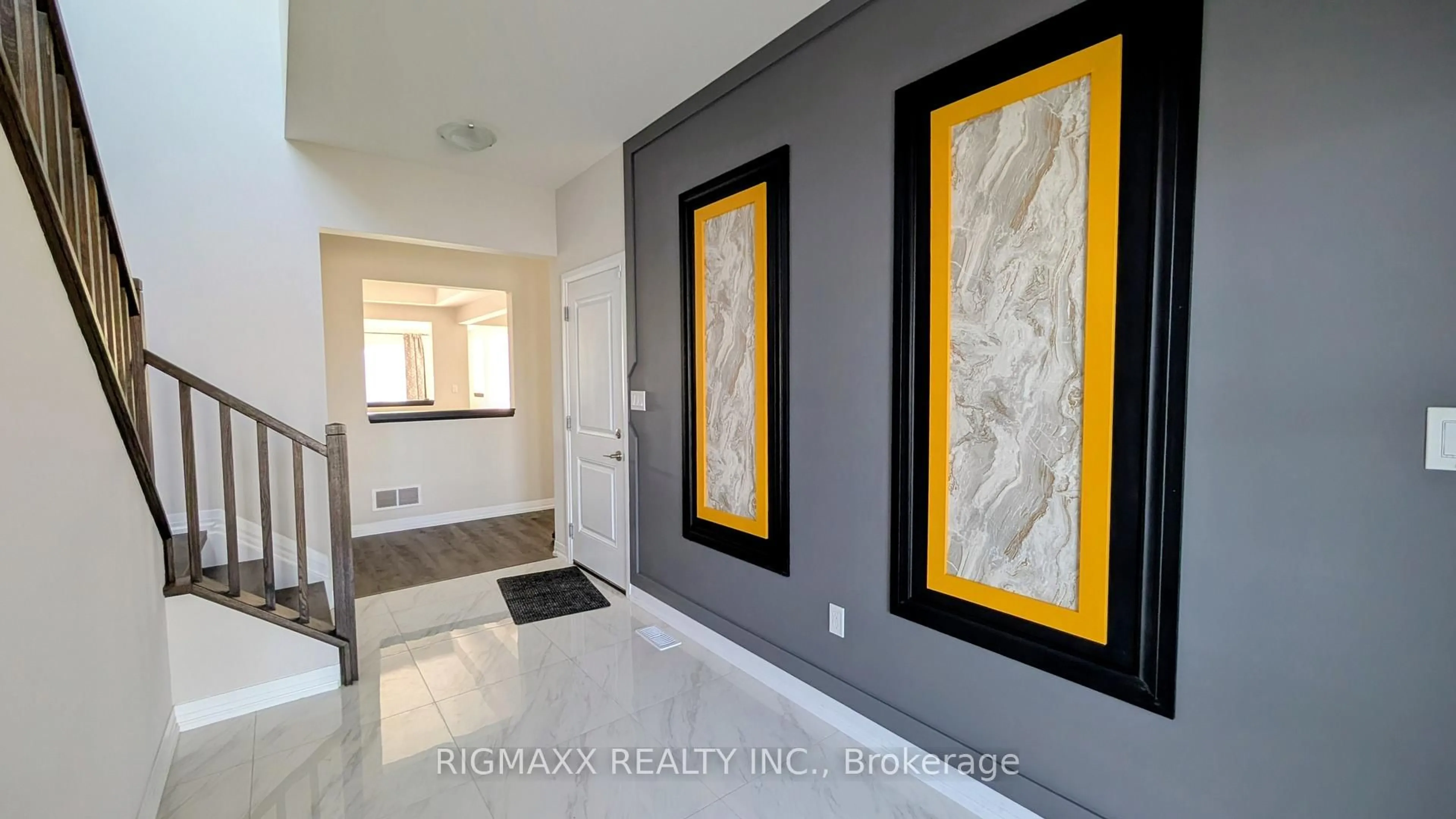 Indoor entryway for 1015 Alliston Ave, Fort Erie Ontario L2A 0H3