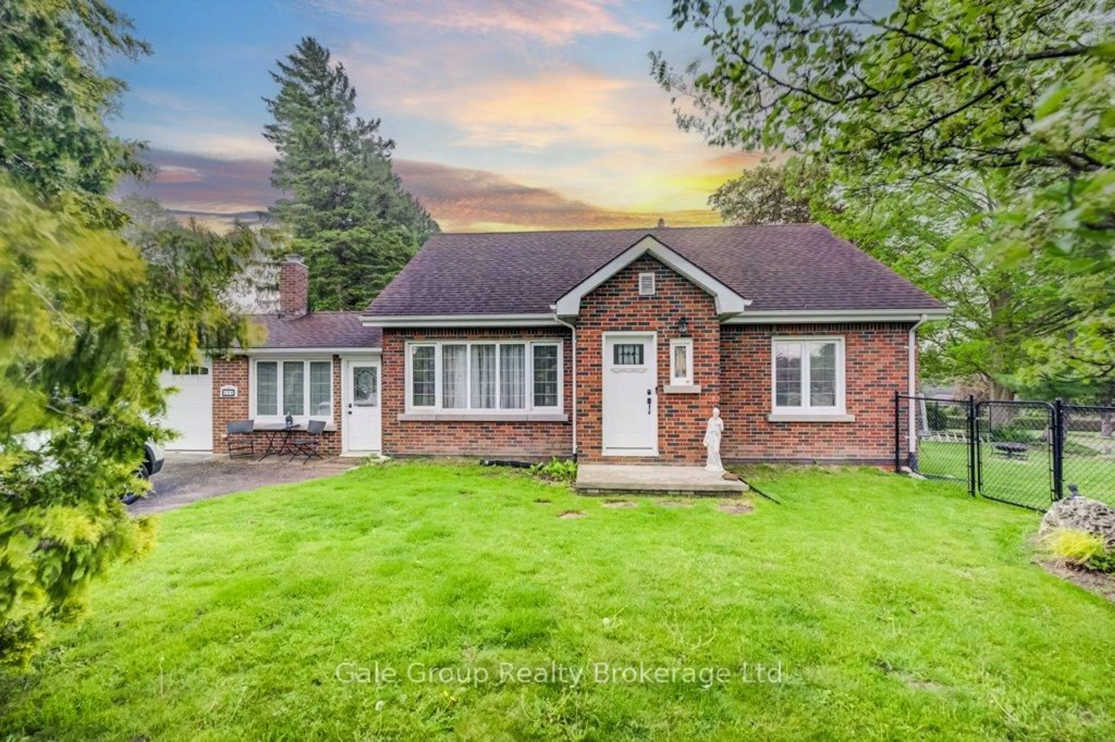 A pic from outside/outdoor area/front of a property/back of a property/a pic from drone, street for 694 Glencairn Ave, Woodstock Ontario N4S 5V9