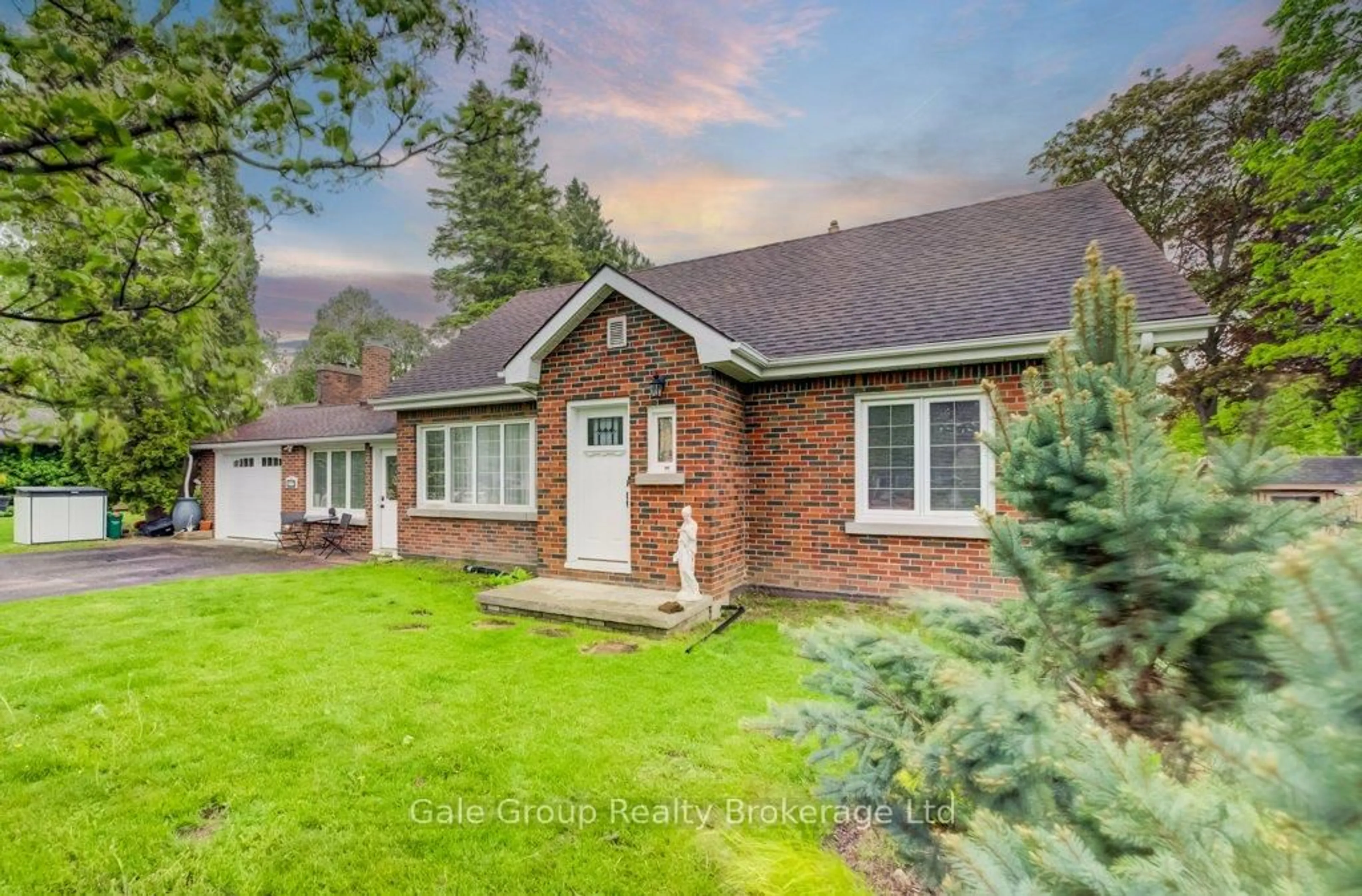A pic from outside/outdoor area/front of a property/back of a property/a pic from drone, street for 694 Glencairn Ave, Woodstock Ontario N4S 5V9