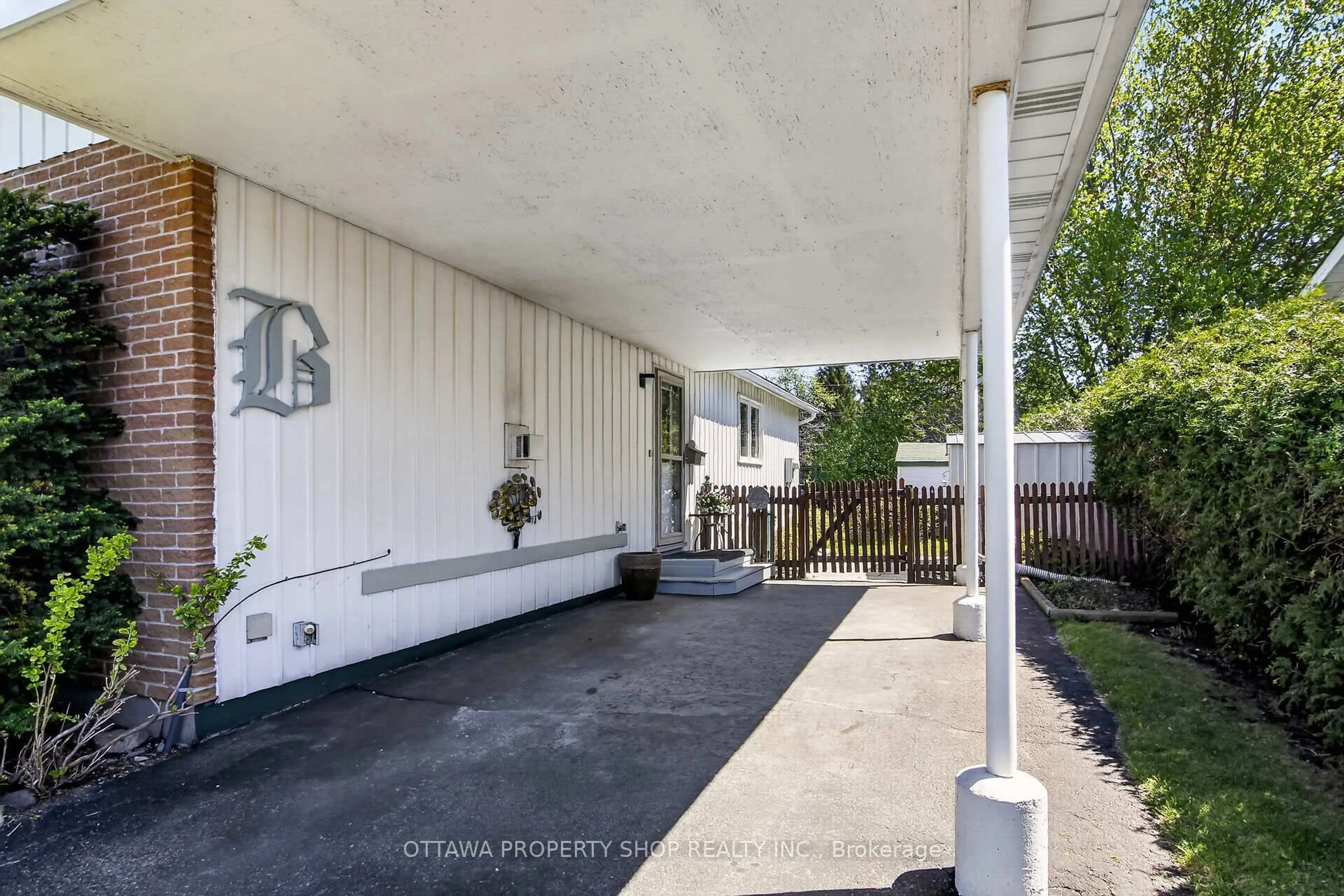 Unknown for 49 Country Lane, Ottawa Ontario K2L 1H9