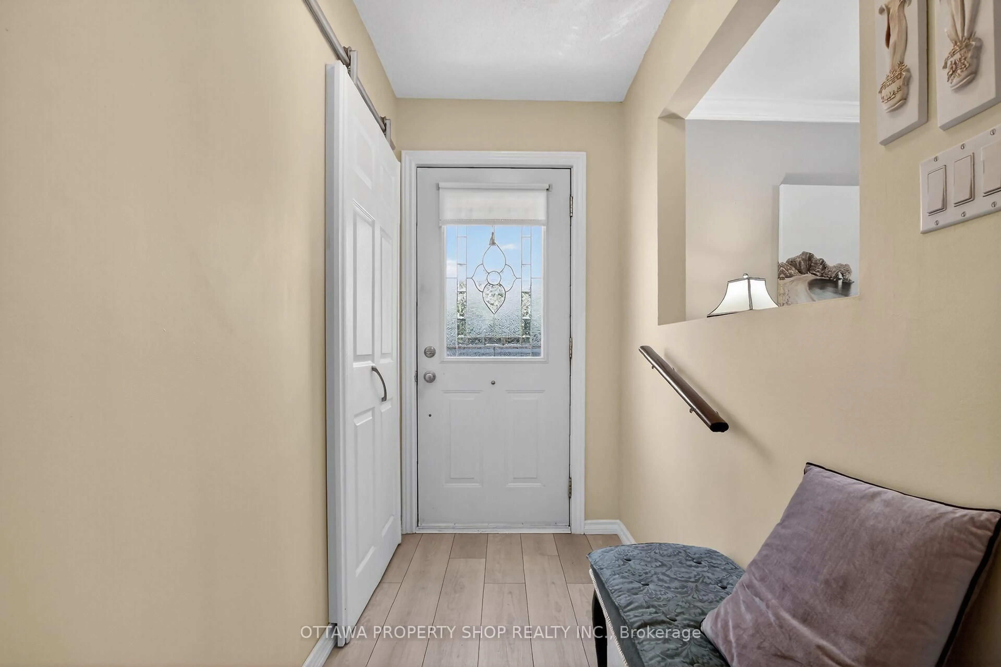 Indoor entryway for 49 Country Lane, Ottawa Ontario K2L 1H9