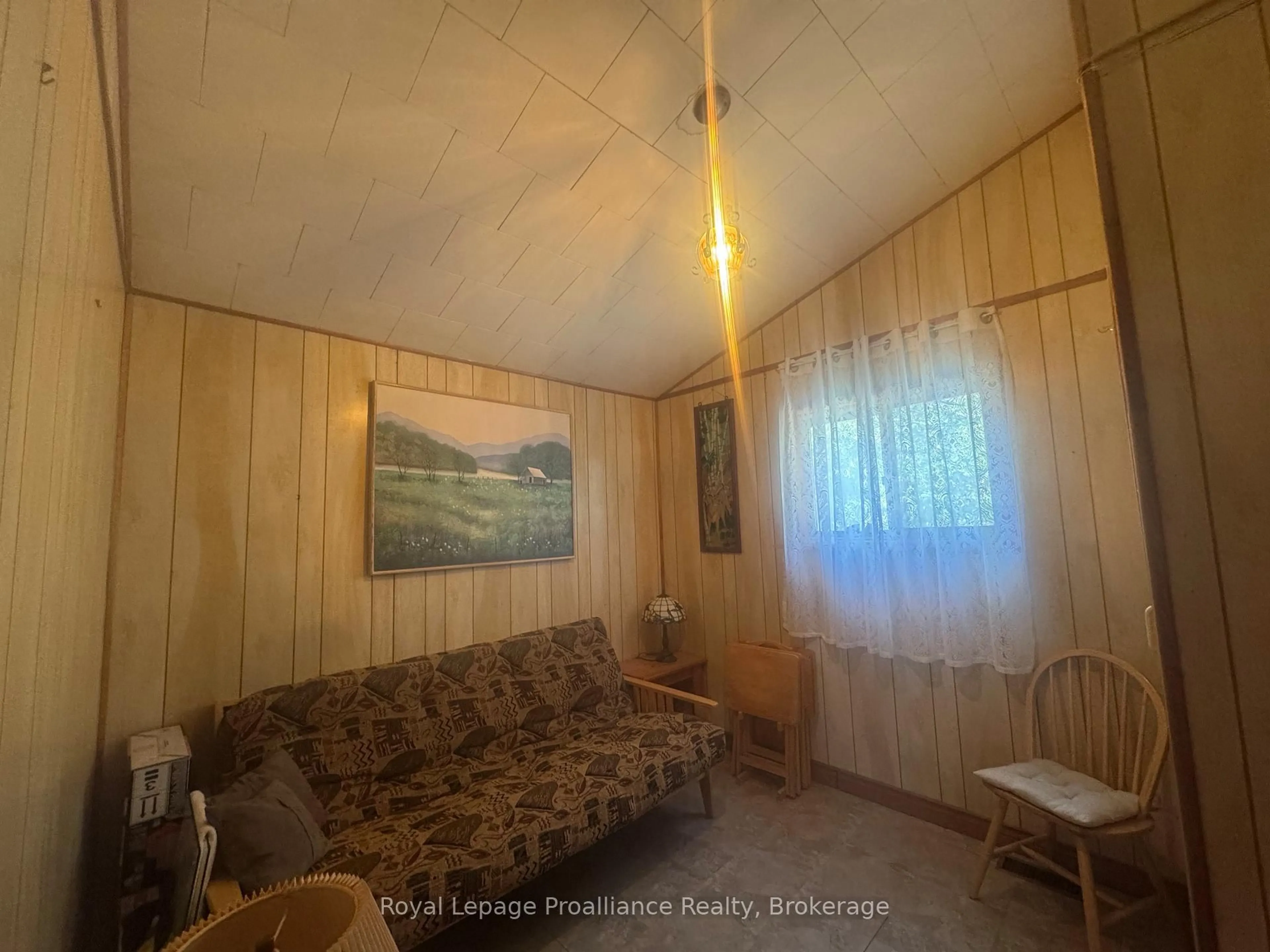 A pic of a room for 920 Beaver Creek Rd, Limoges Ontario K0K 2M0