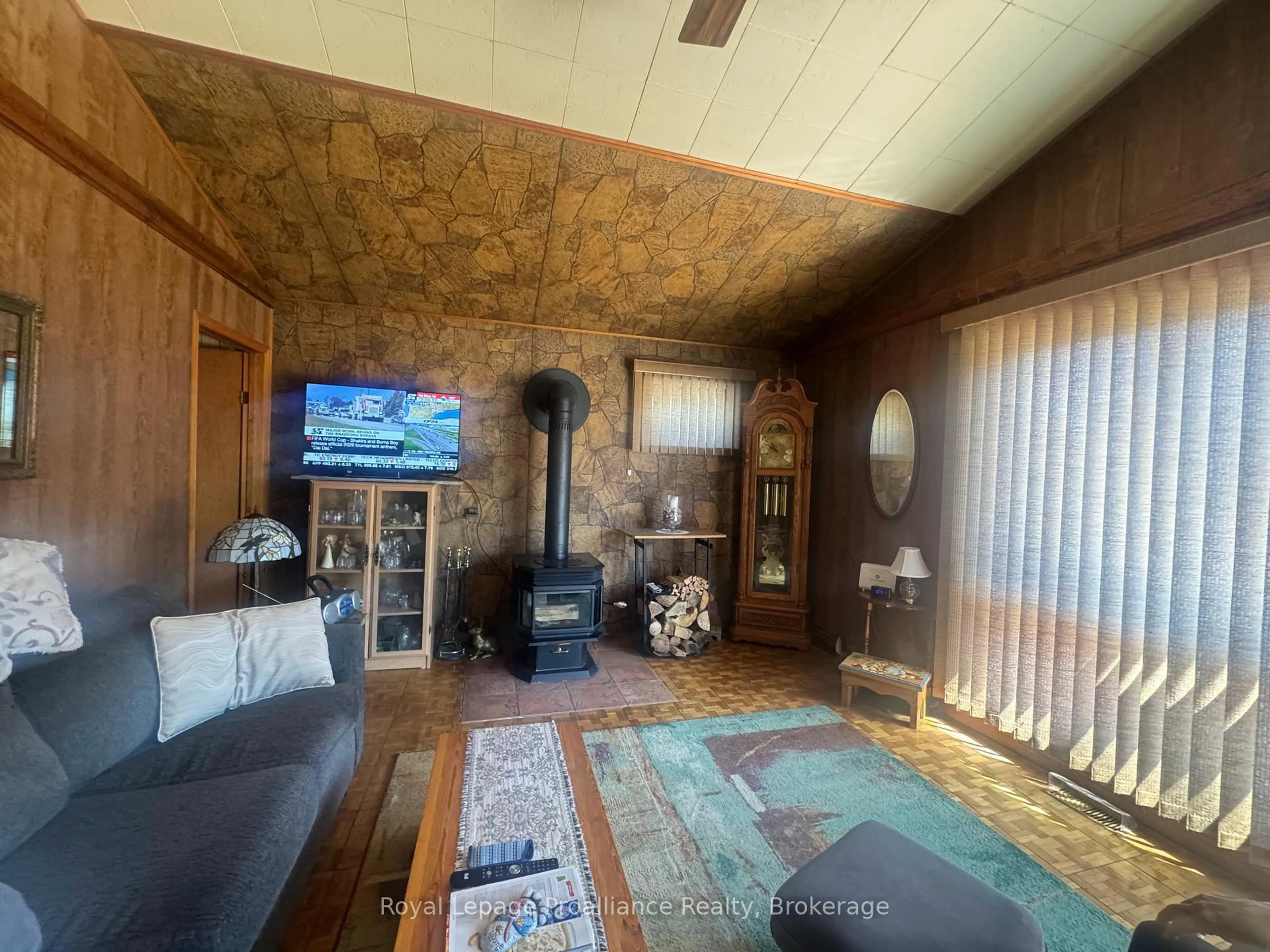A pic of a room for 920 Beaver Creek Rd, Limoges Ontario K0K 2M0