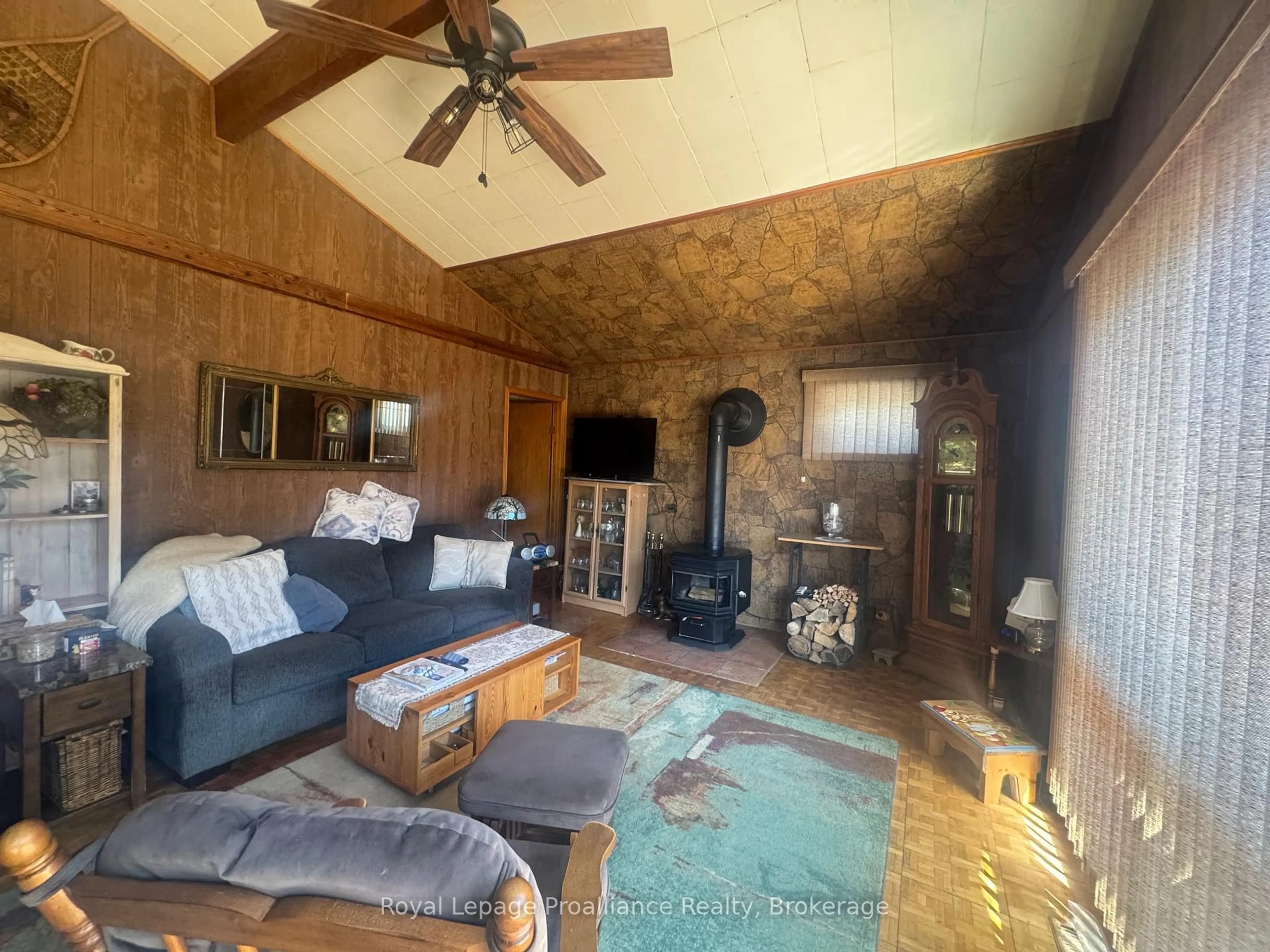 Living room with furniture, unknown for 920 Beaver Creek Rd, Limoges Ontario K0K 2M0