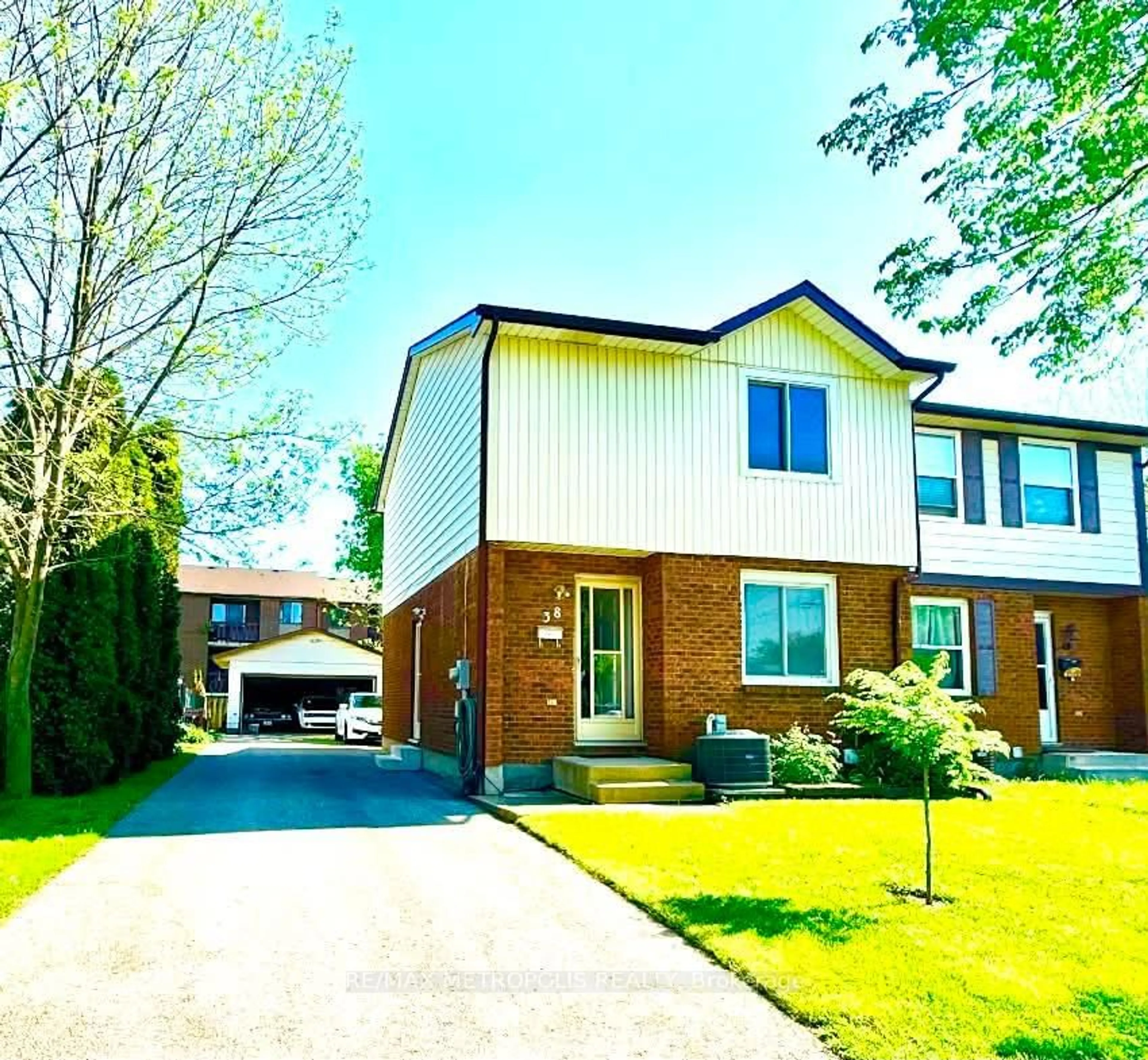 Home with brick exterior material, street for 38 Dougherty Cres, Welland Ontario L3C 6A1