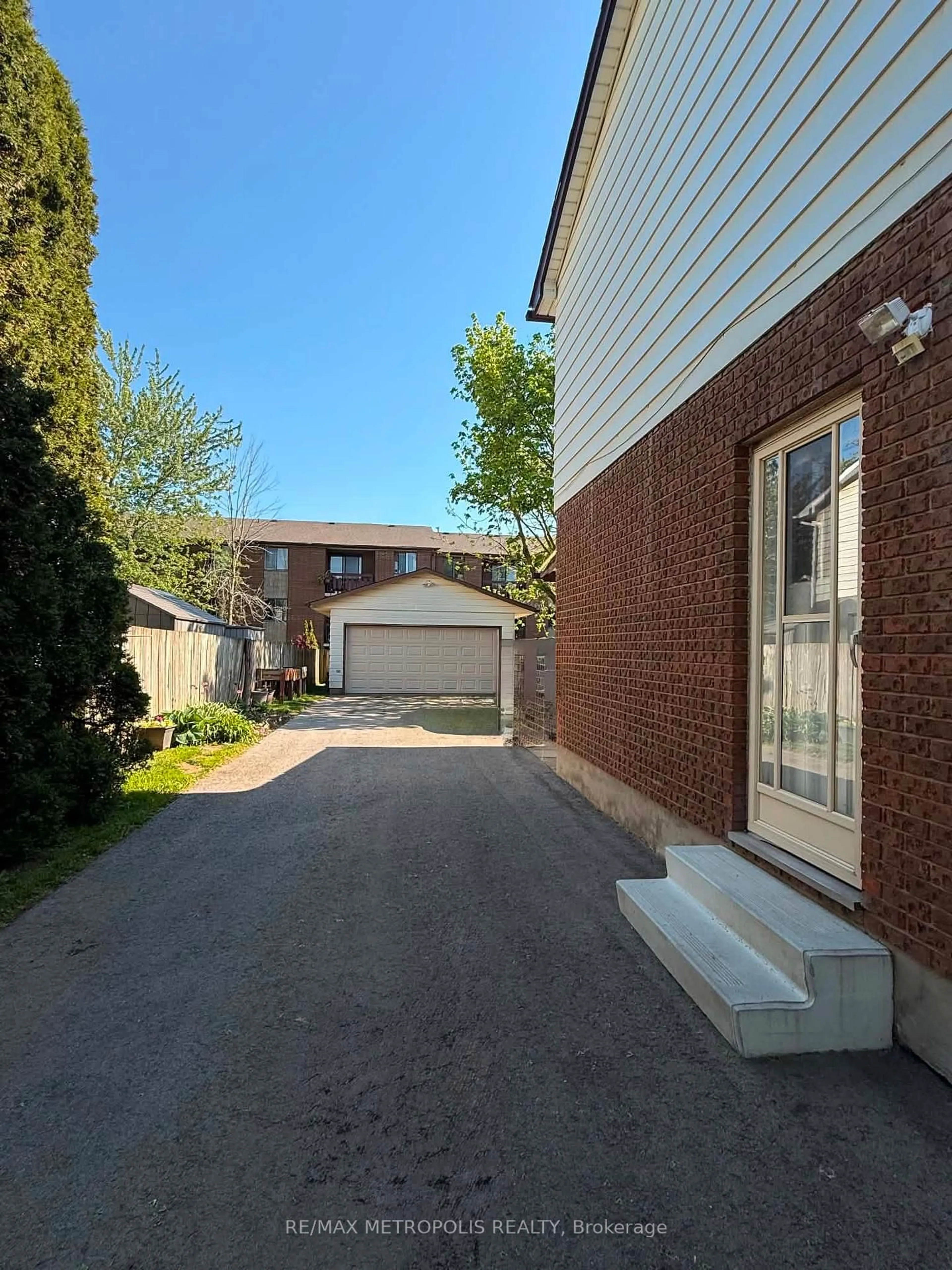Unknown for 38 Dougherty Cres, Welland Ontario L3C 6A1