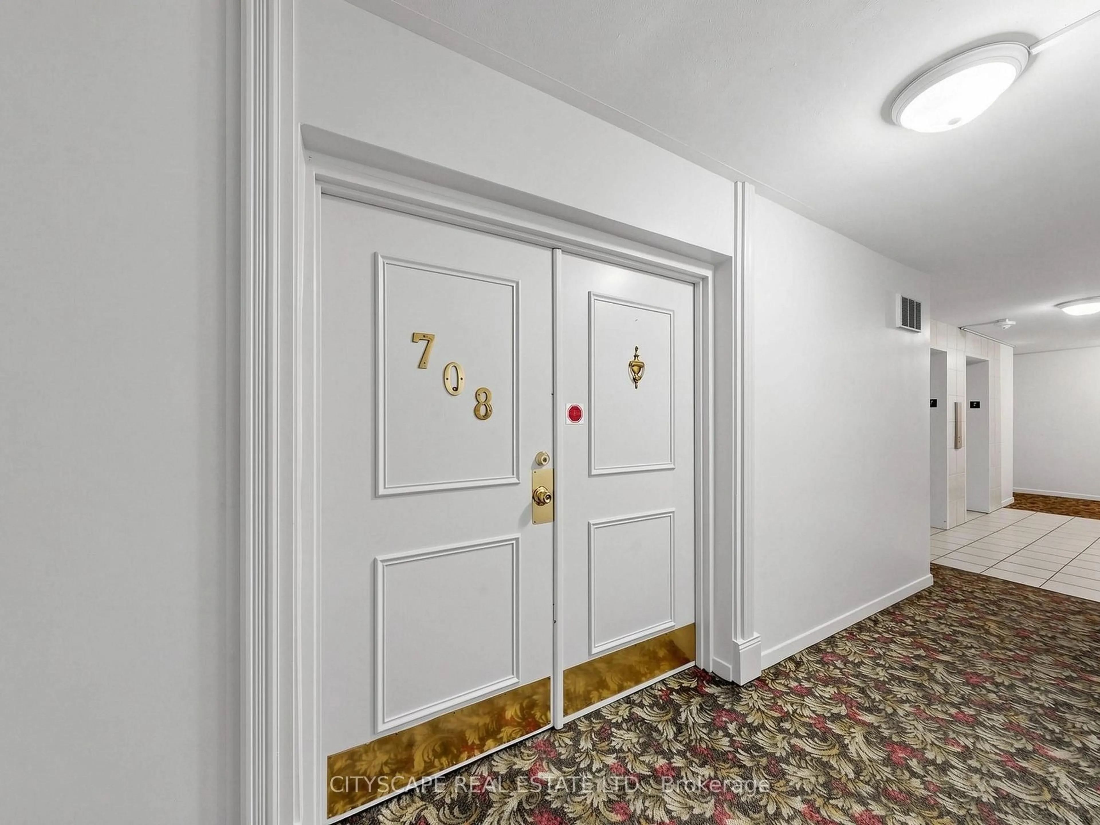 Indoor foyer for 851 Queenston Rd #708, Hamilton Ontario L8G 1B4