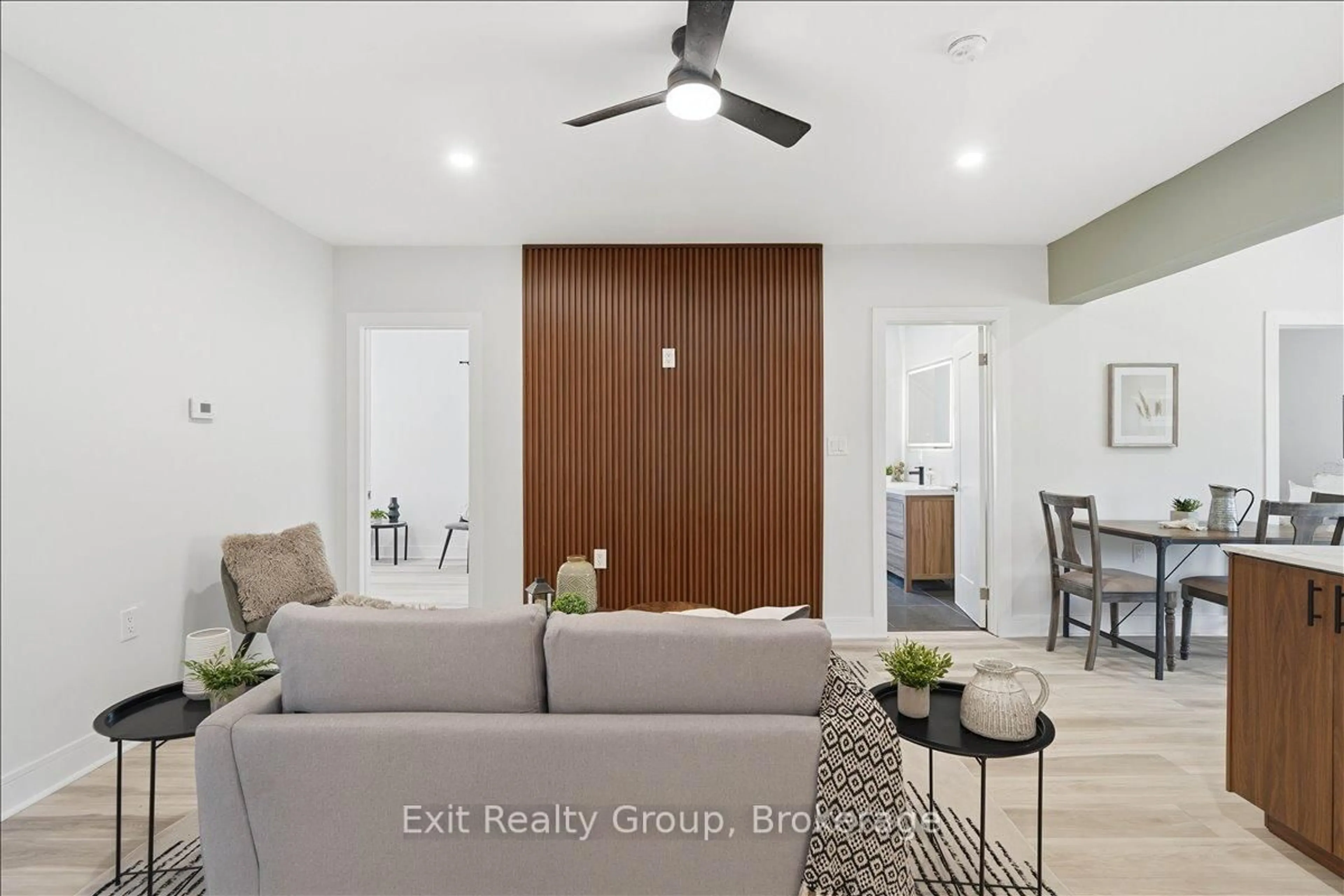Indoor entryway for 24 Wilkins St, Belleville Ontario K8P 1P1