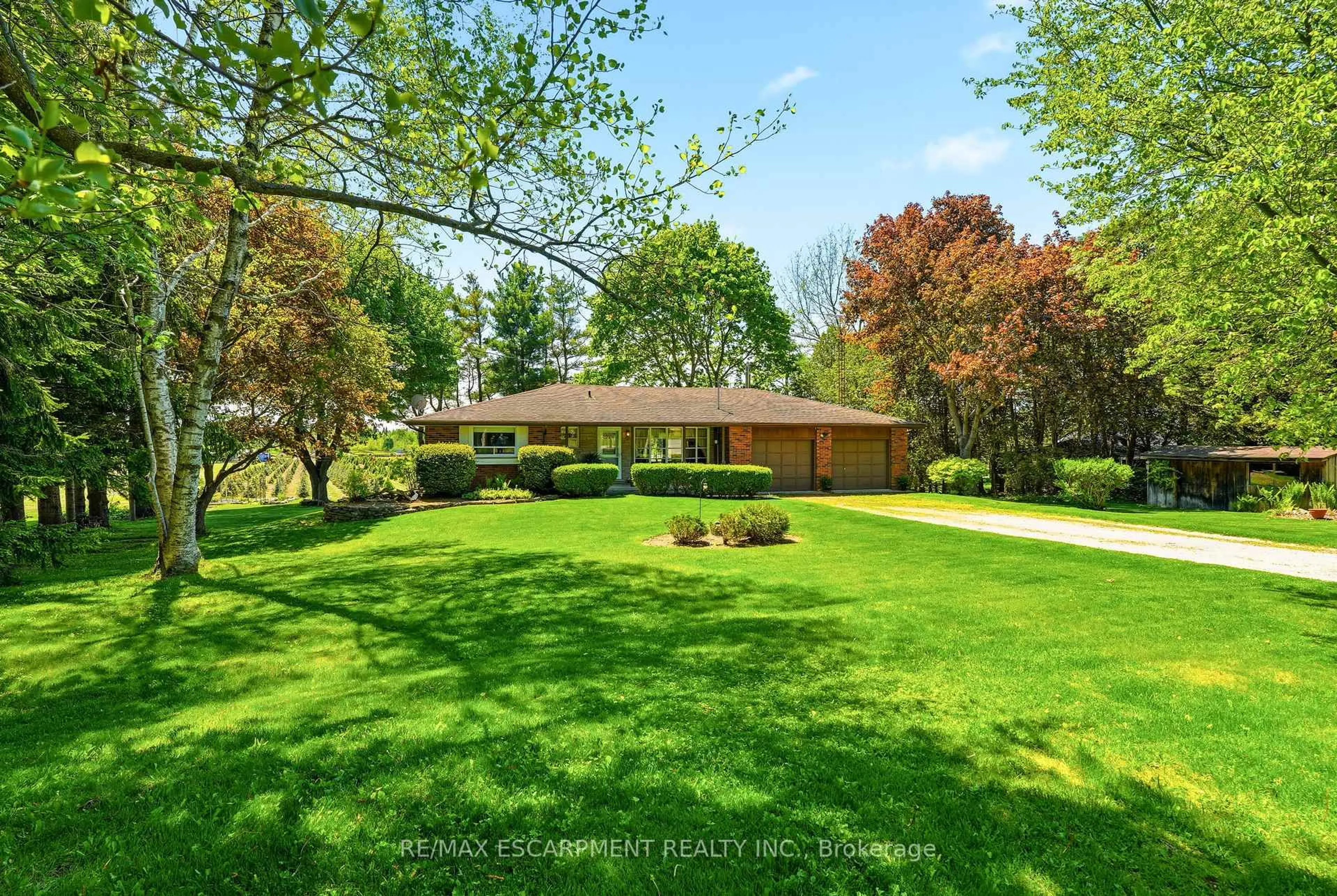 A pic from outside/outdoor area/front of a property/back of a property/a pic from drone, street for 1252 Sodom Rd, Hamilton Ontario L9H 5E2