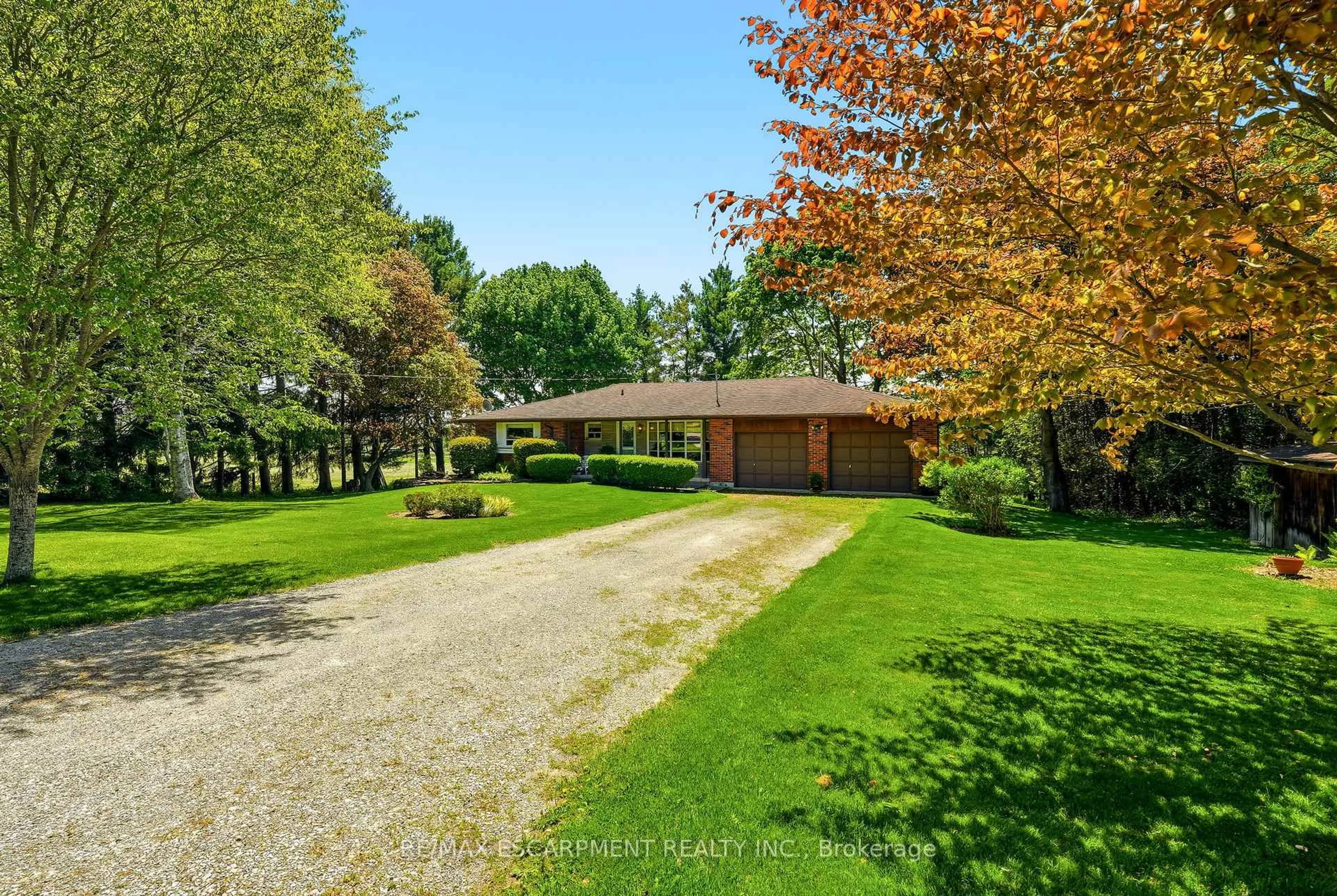 A pic from outside/outdoor area/front of a property/back of a property/a pic from drone, street for 1252 Sodom Rd, Hamilton Ontario L9H 5E2