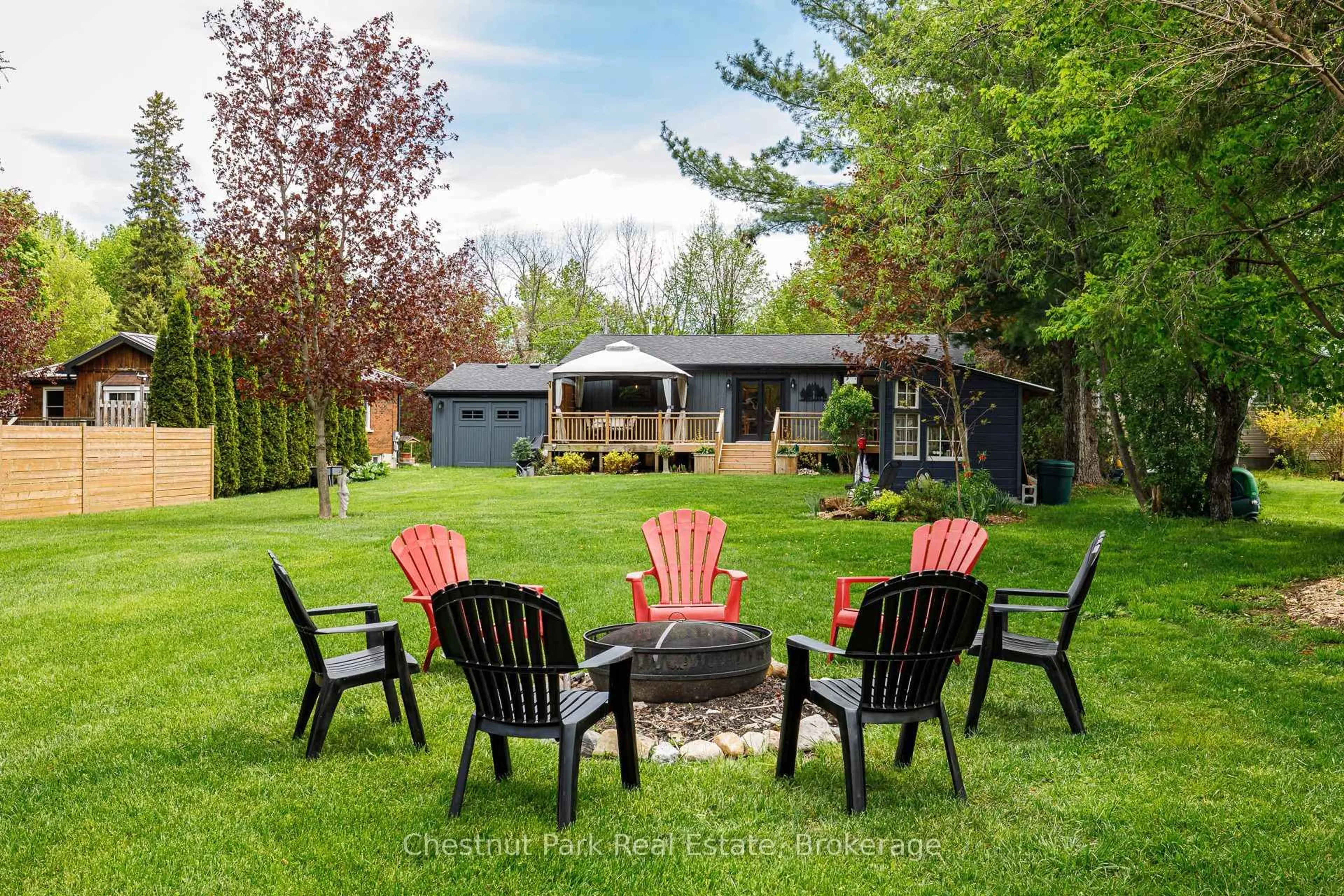 Patio, unknown for 119 Hillcrest Dr, Blue Mountains Ontario N0H 1J0