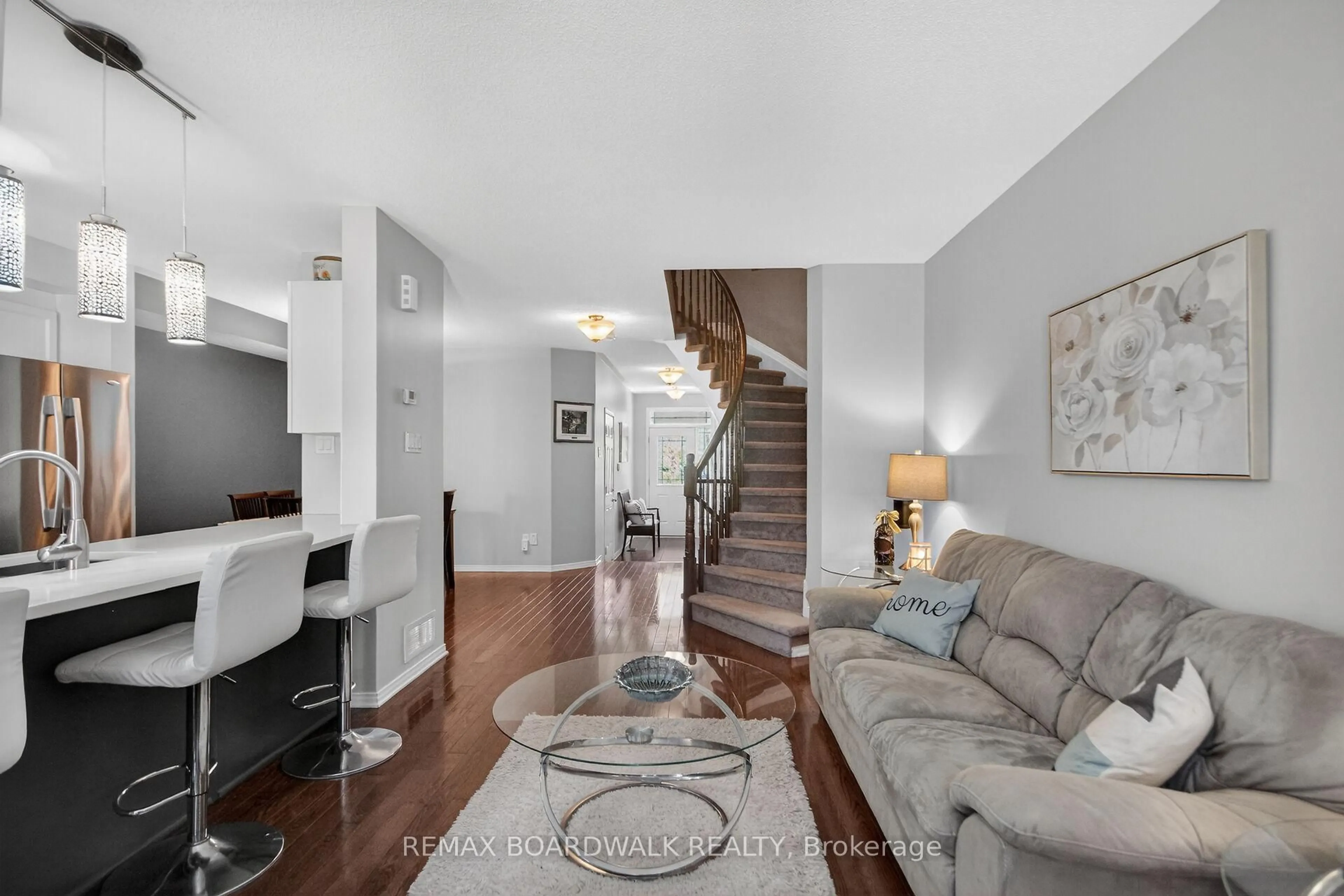 Living room with furniture, unknown for 1621 Westhall Way, Ottawa Ontario K2M 0G7