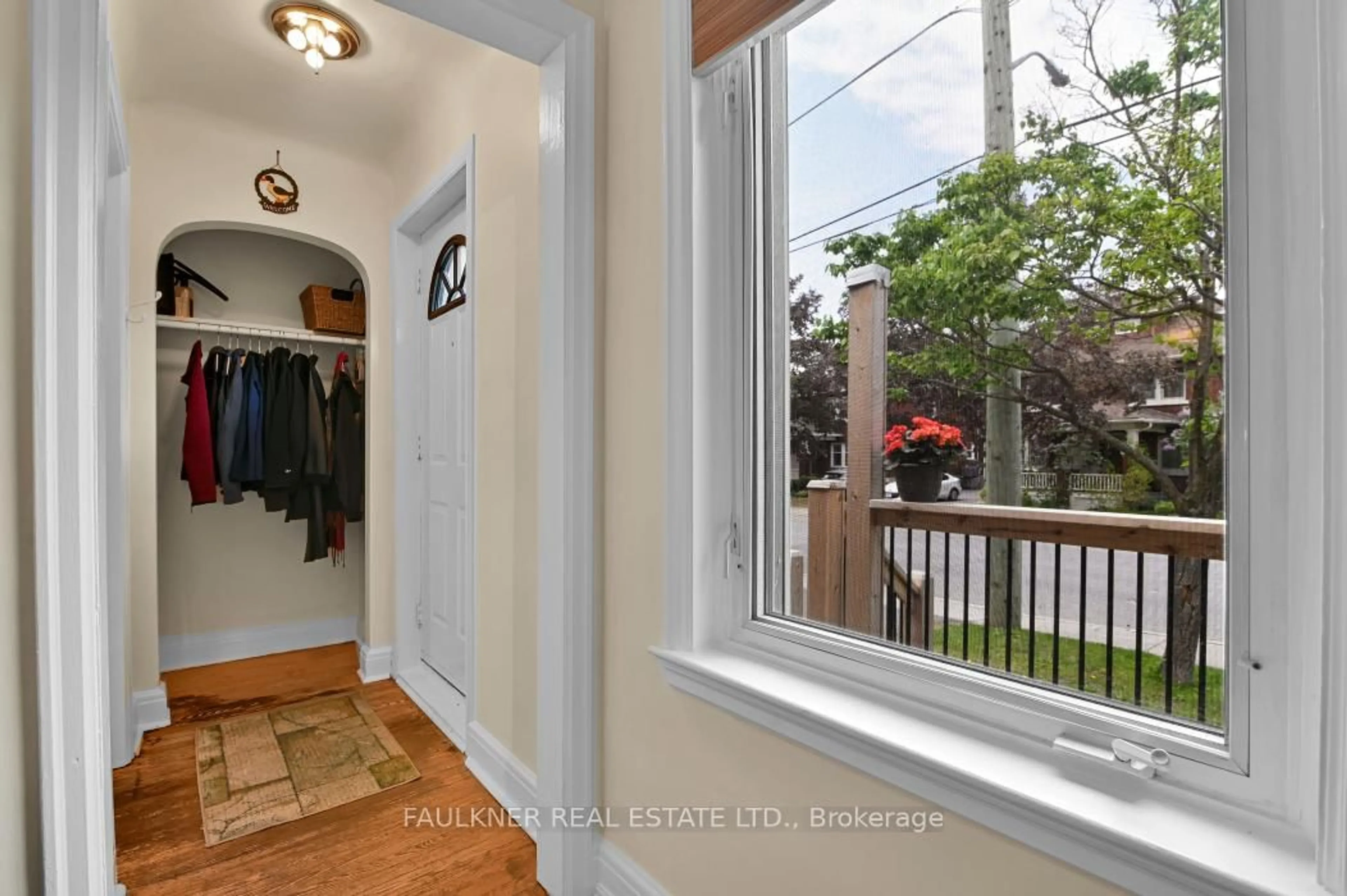 Indoor entryway for 38 Clegg St, Ottawa Ontario K1S 0H8
