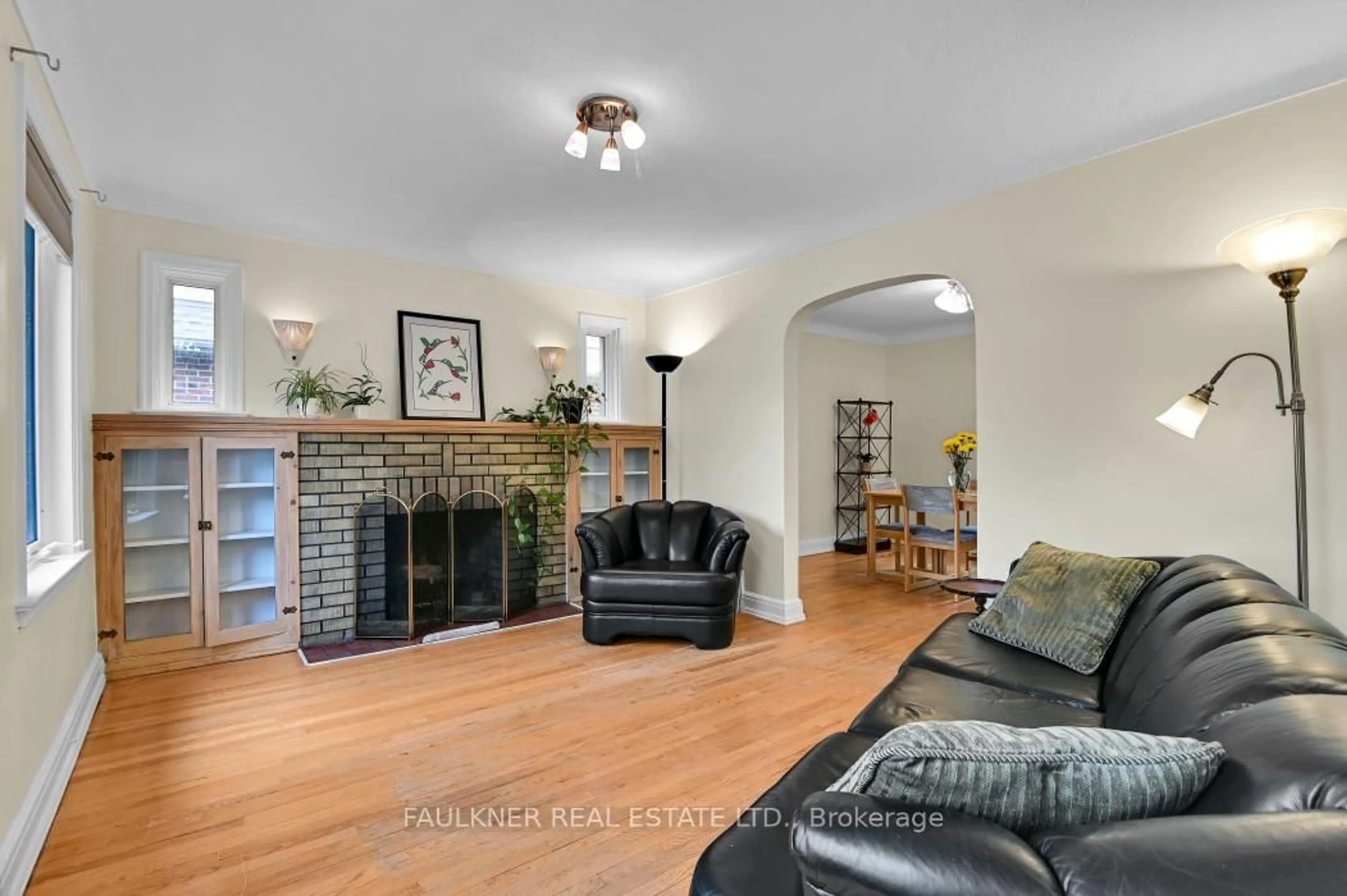 Living room with furniture, unknown for 38 Clegg St, Ottawa Ontario K1S 0H8