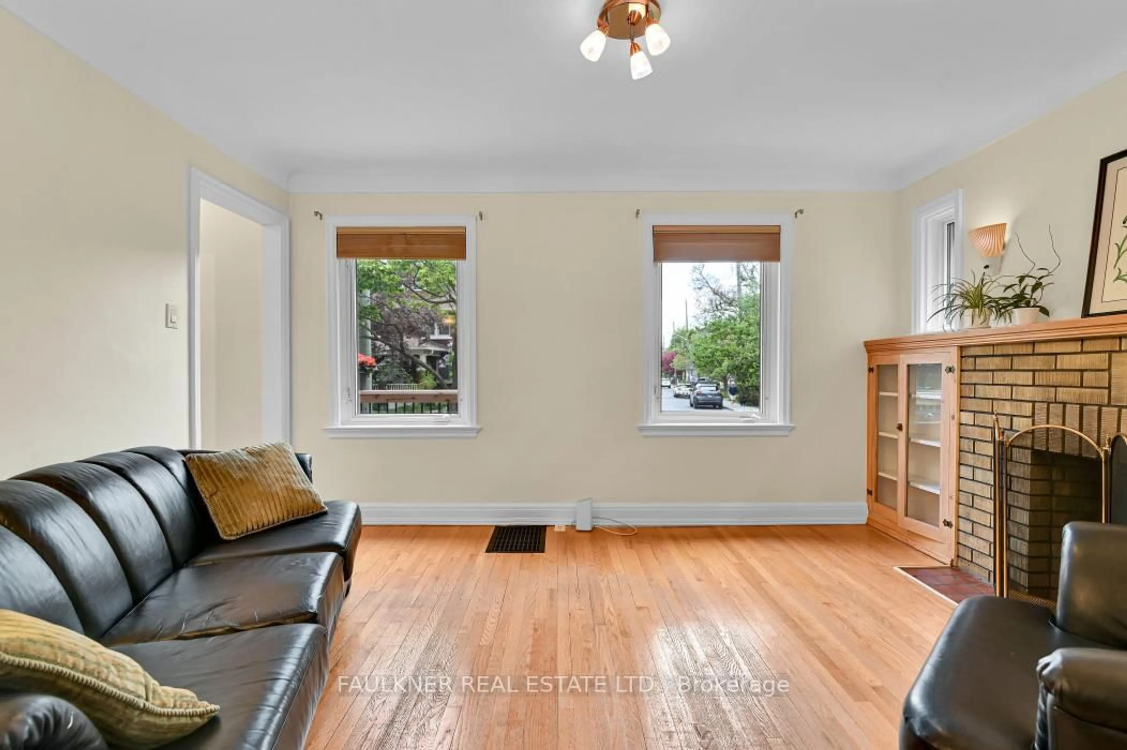 Living room with furniture, wood/laminate floor for 38 Clegg St, Ottawa Ontario K1S 0H8