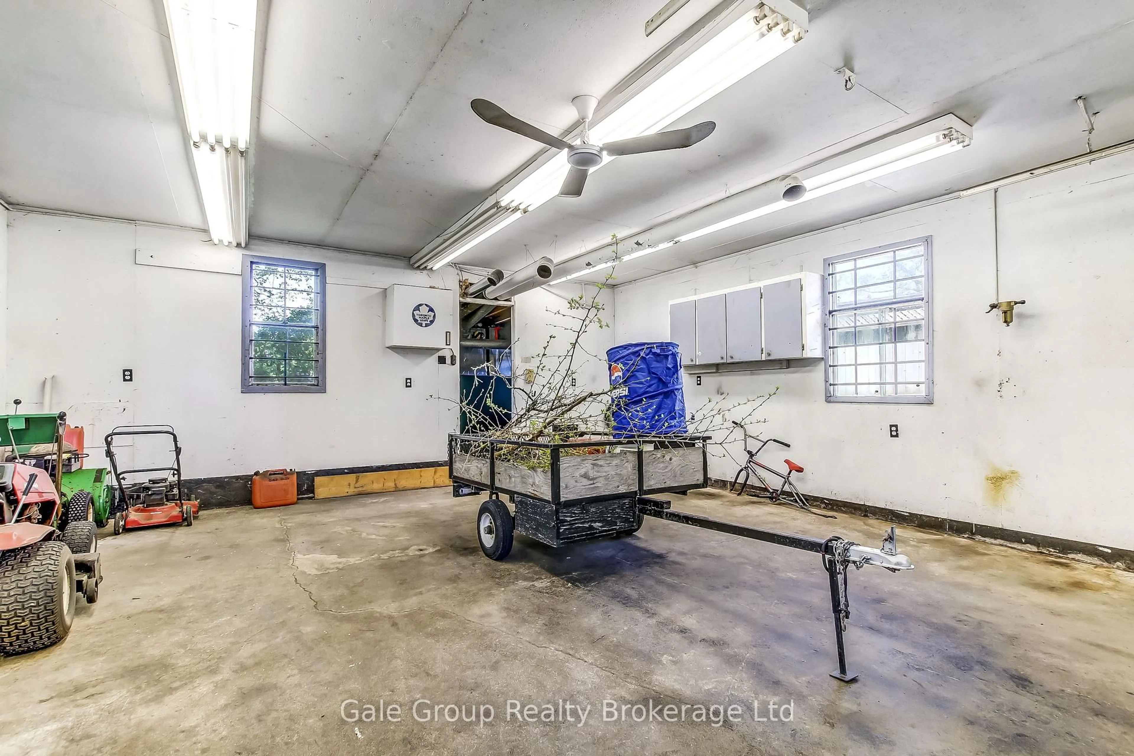 Indoor garage for 42 Maud St, Woodstock Ontario N4S 3Y4