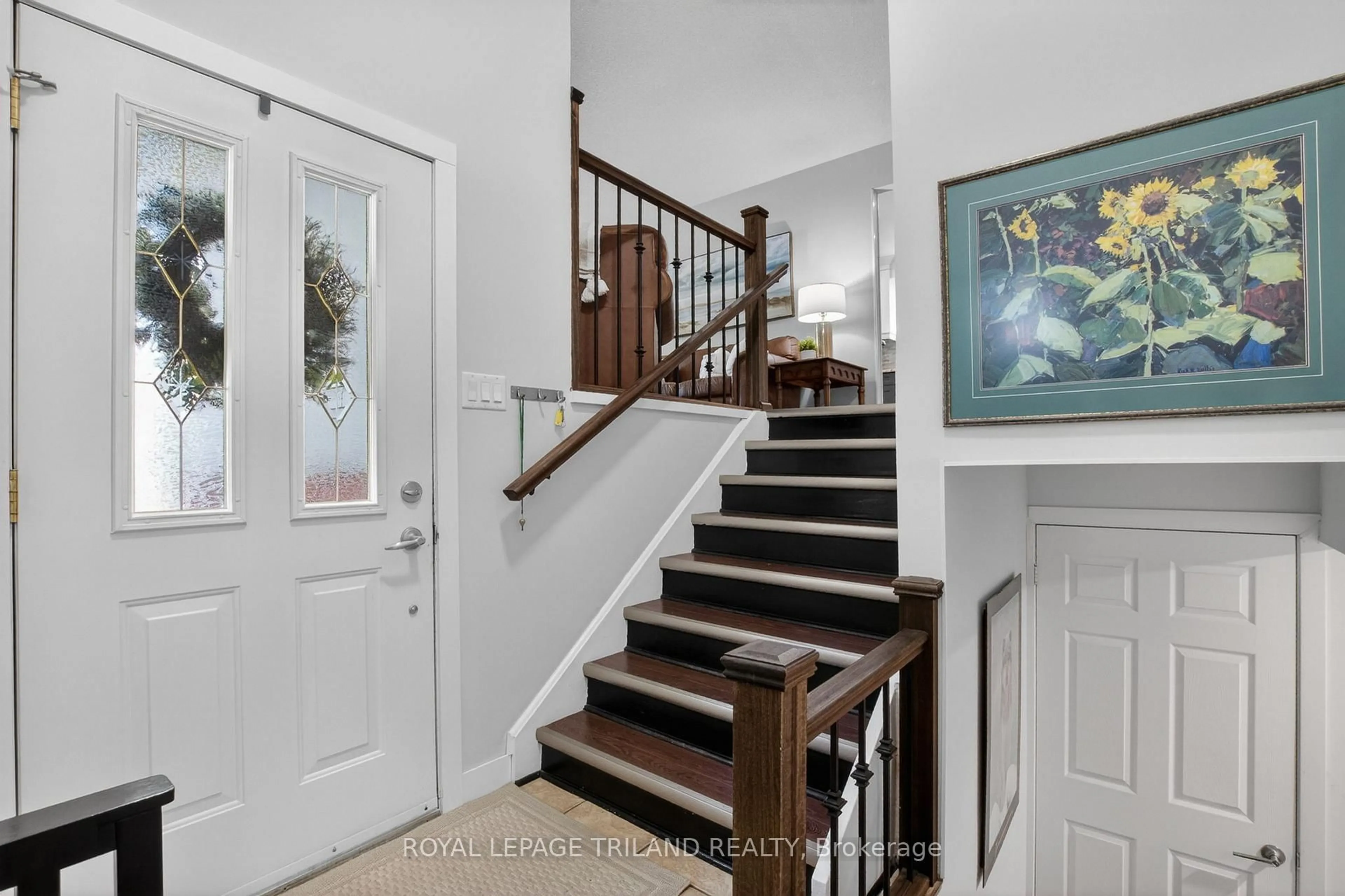 Indoor entryway for 31 Beechbank Cres, London South Ontario N6E 2N9
