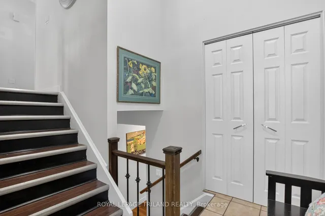 31 Beechbank Cres, London South 4