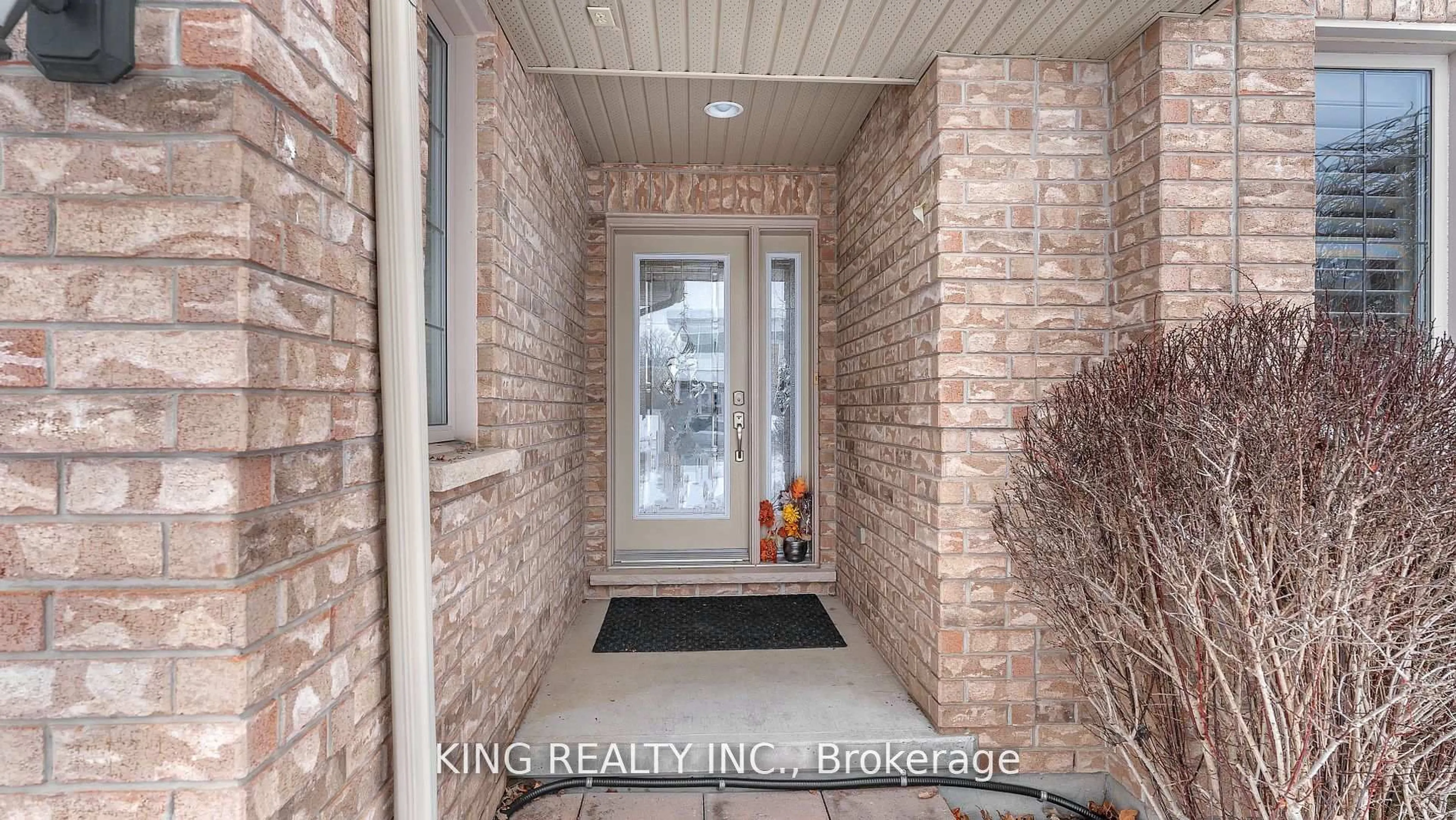 Indoor entryway for 1223 CORONATION Dr, London North Ontario N6G 0B4