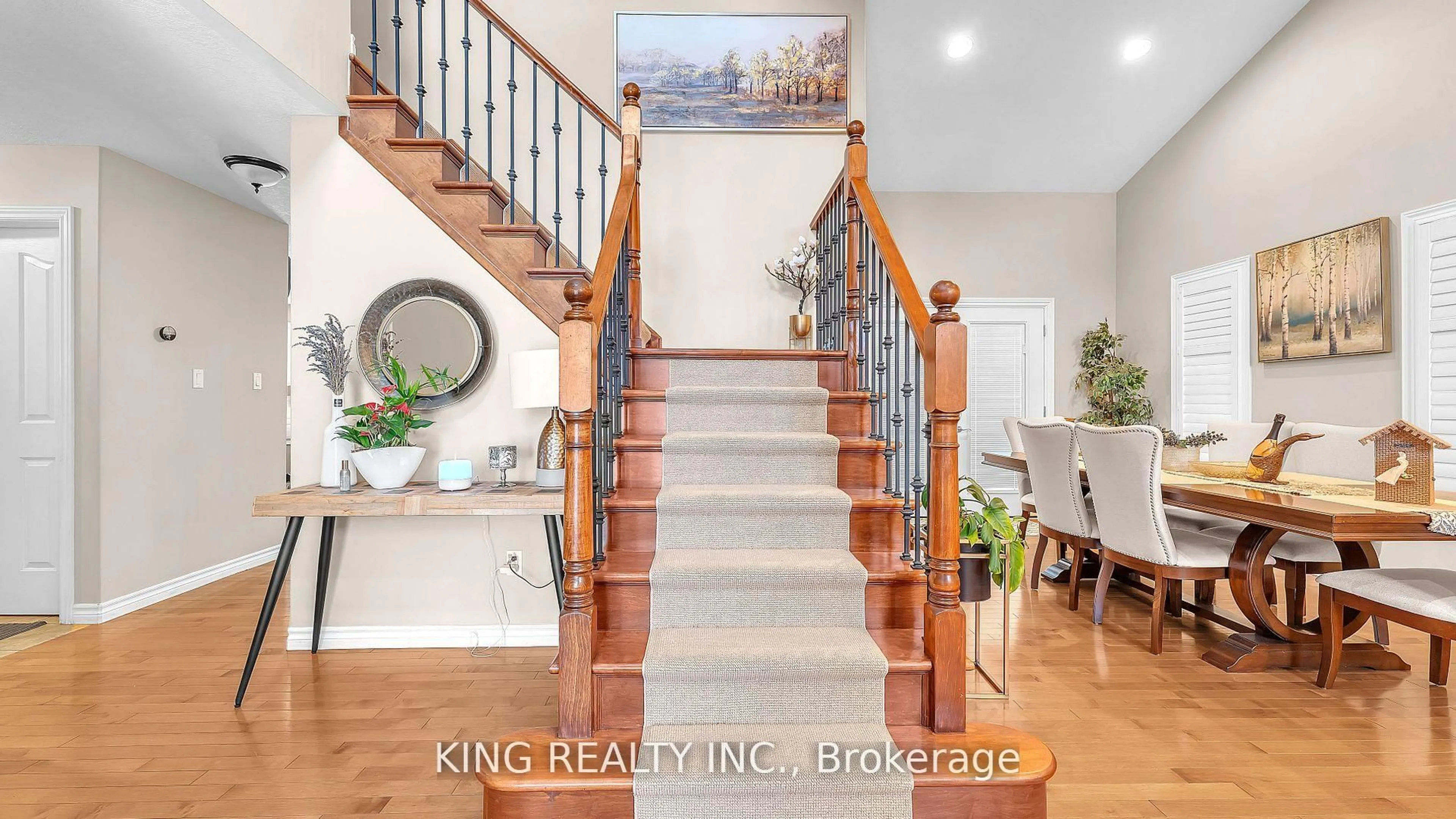 Indoor entryway for 1223 CORONATION Dr, London North Ontario N6G 0B4