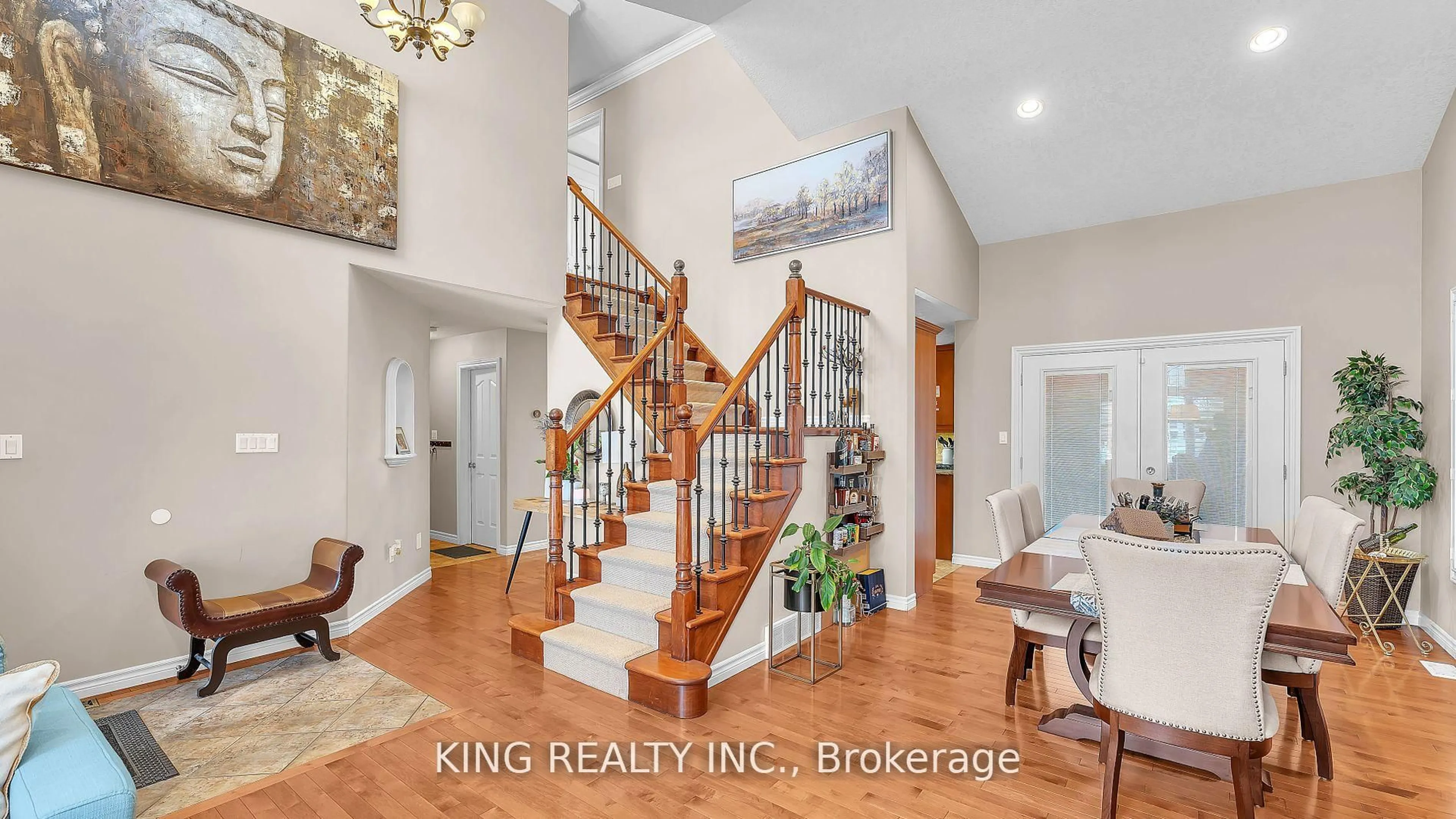 Indoor entryway for 1223 CORONATION Dr, London North Ontario N6G 0B4
