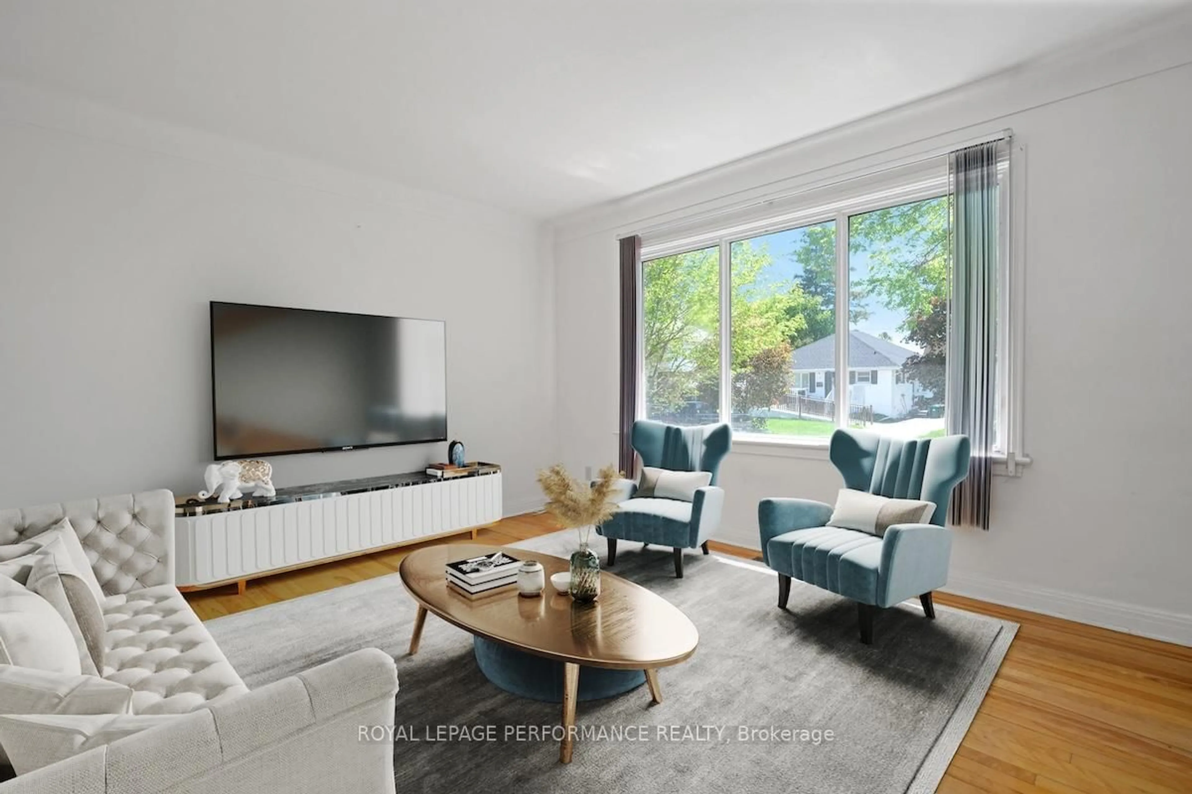 Living room with furniture, unknown for 535 Dunbrack St, Ottawa Ontario K1K 1J4