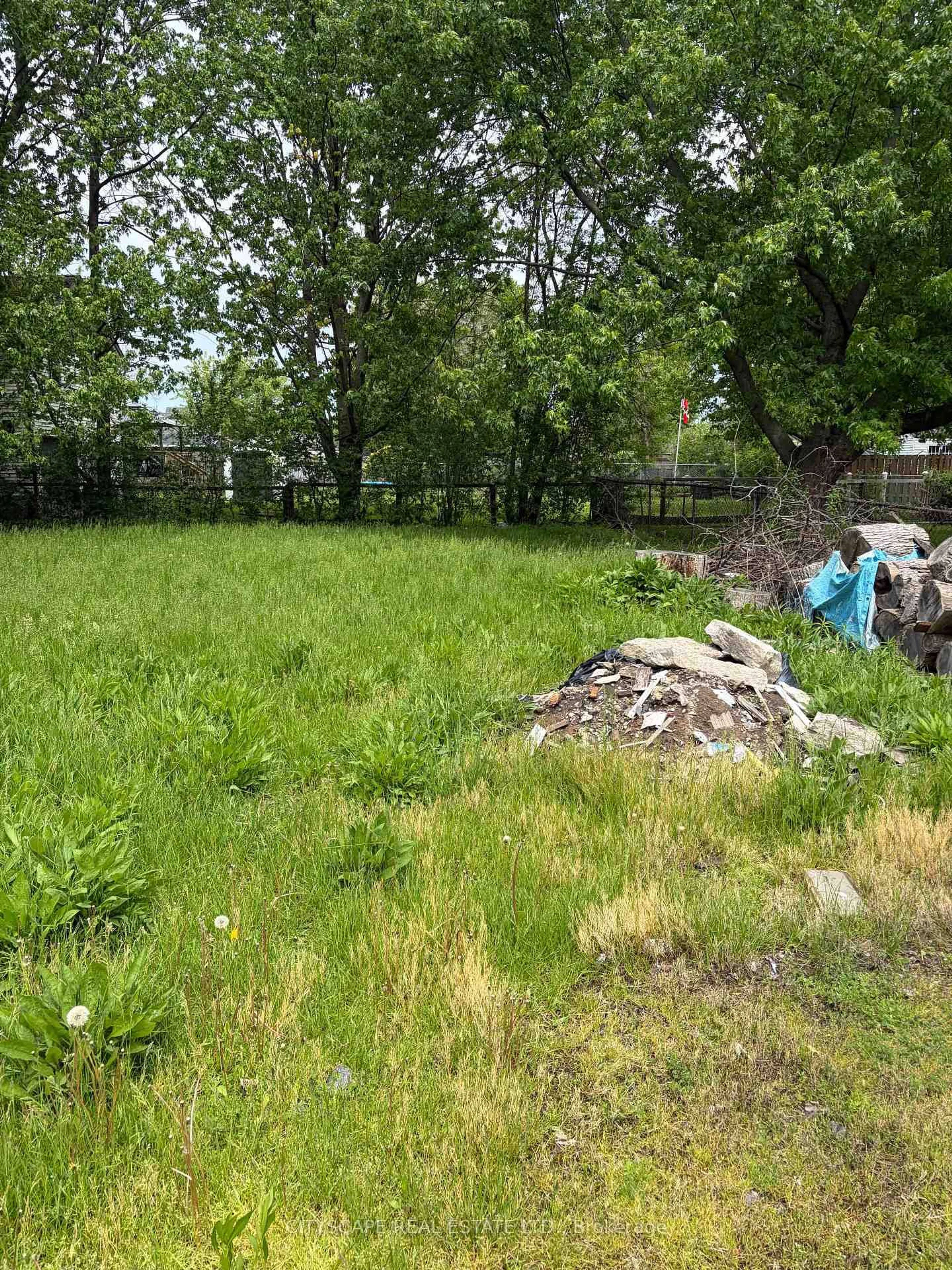 A pic from outside/outdoor area/front of a property/back of a property/a pic from drone, unknown for 264 Gilmore Rd, Fort Erie Ontario L2A 2M3