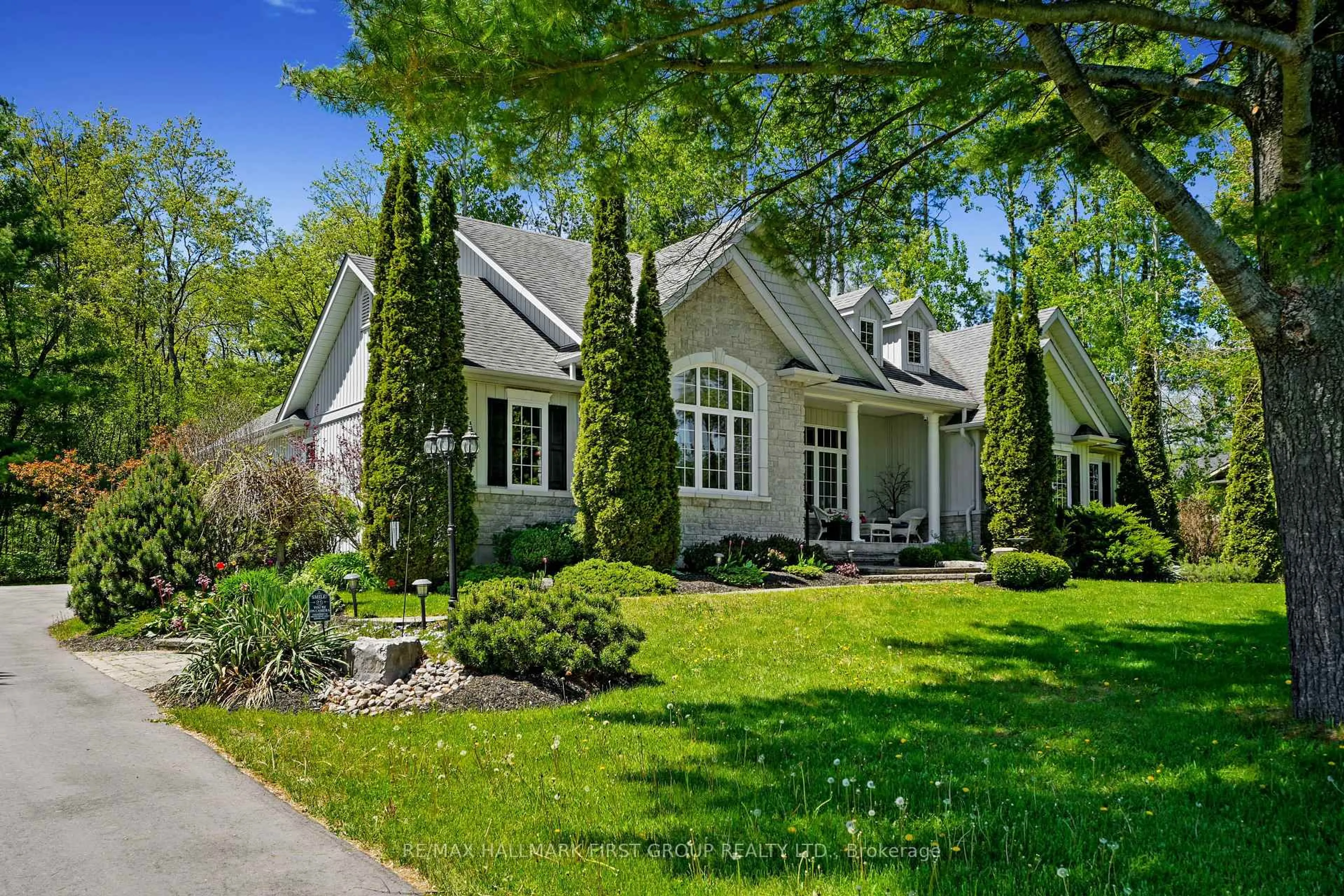 Home with vinyl exterior material, street for 9770 Lakeview Lane, Port Hope Ontario L0A 1G0