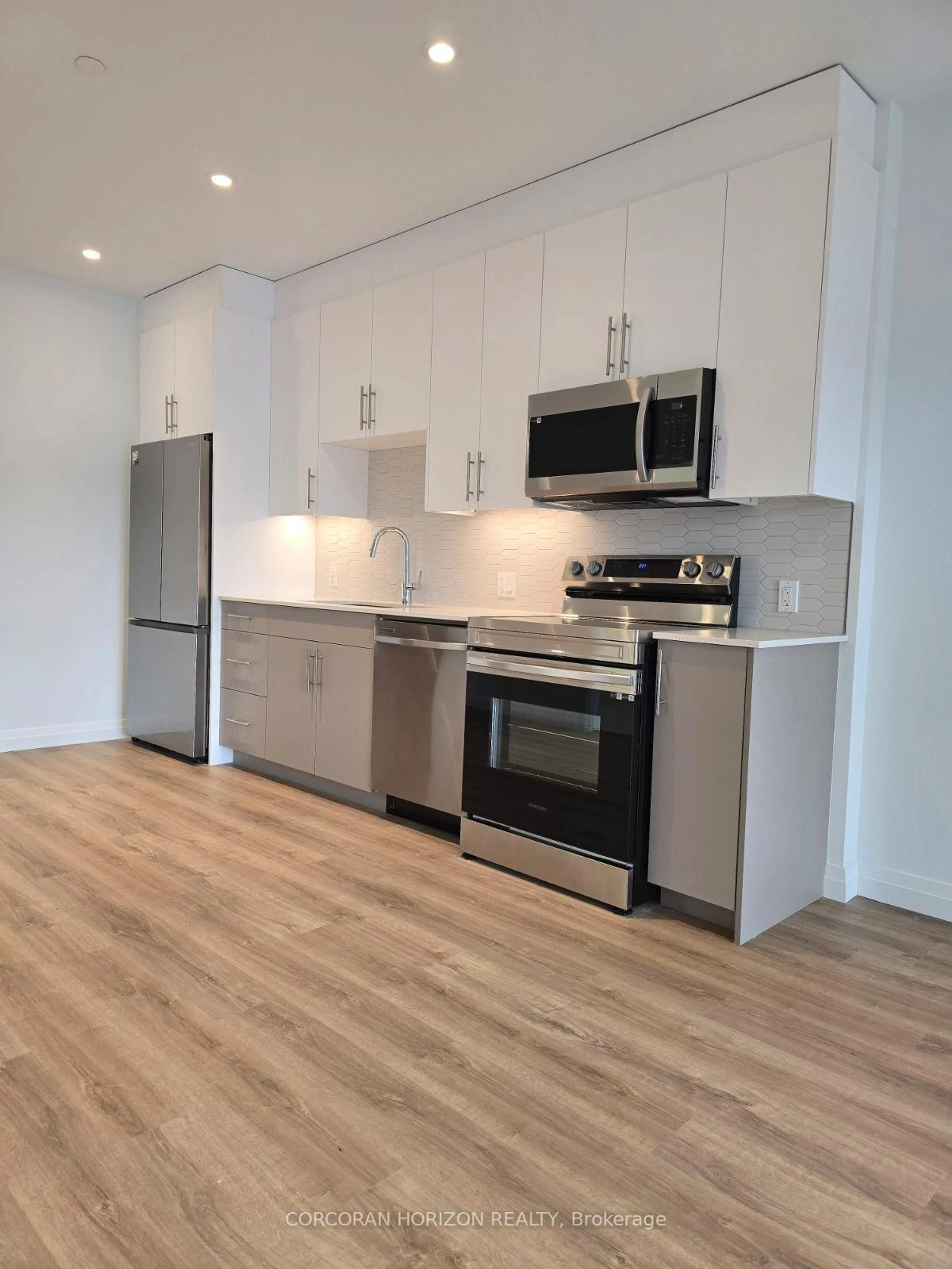 Standard kitchen, wood/laminate floor for 525 New Dundee Rd #206, Kitchener Ontario N2P 0K8