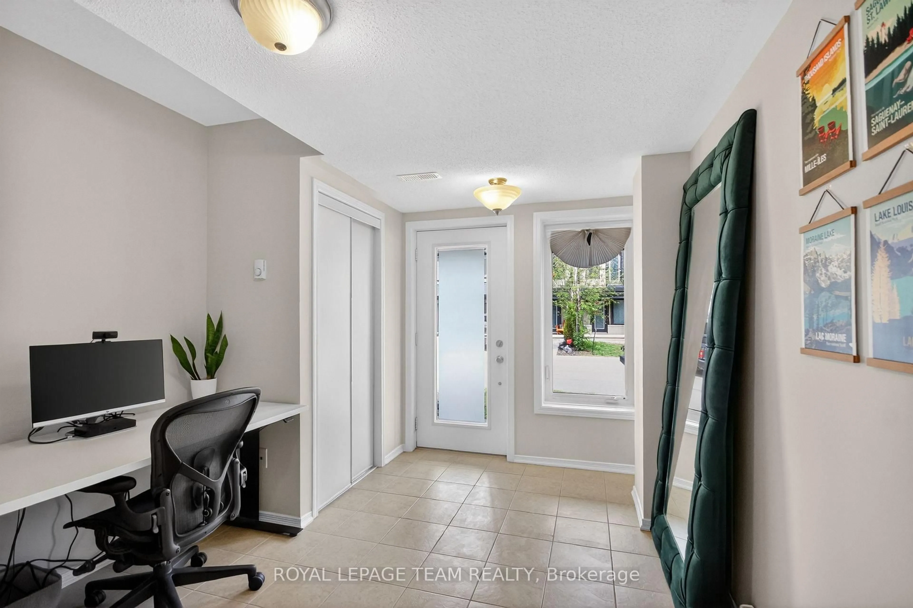 Indoor entryway for 817 Element Private, Ottawa Ontario K2M 0M8