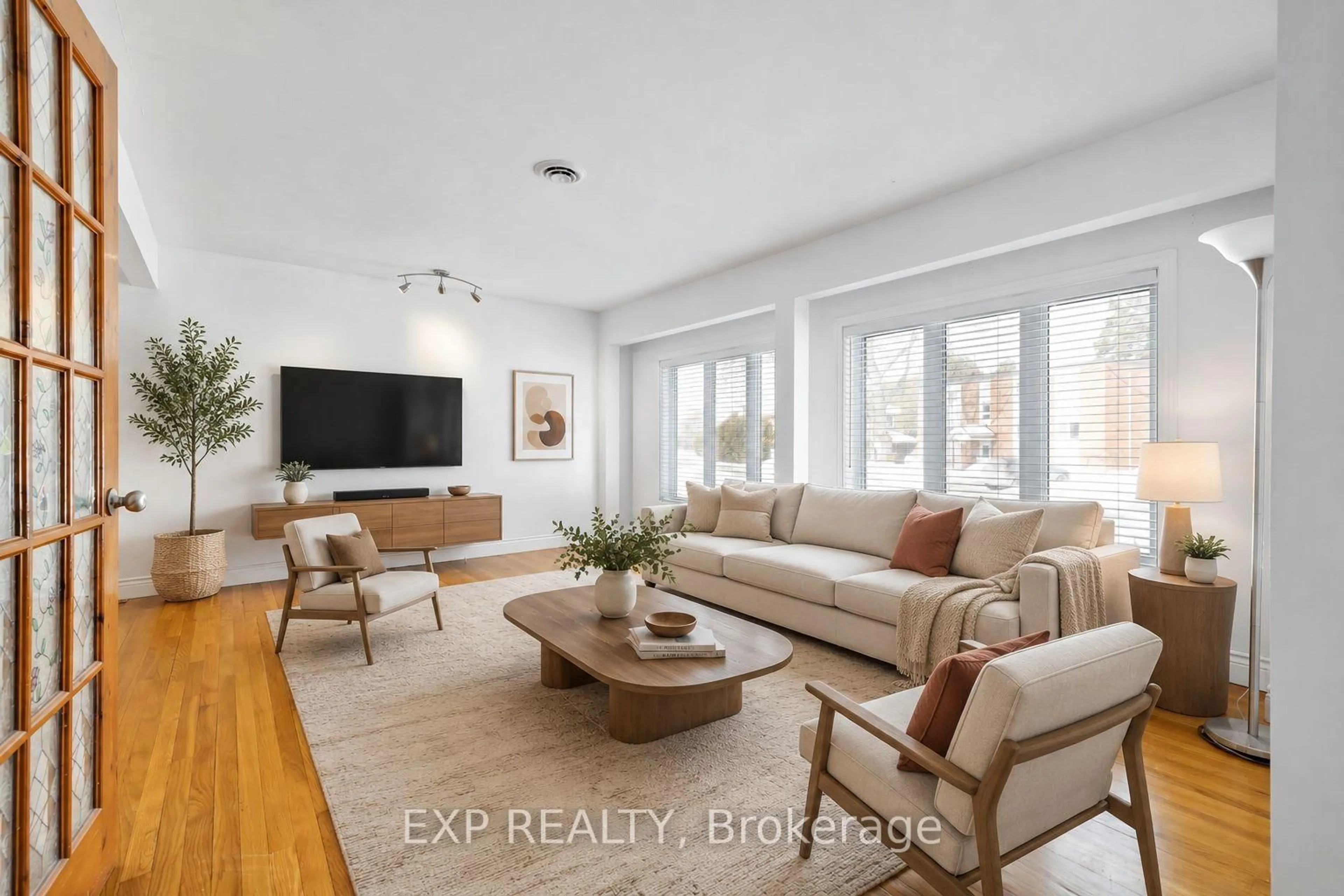 Living room with furniture, unknown for 888 CHARLESWOOD Ave, Ottawa Ontario K1K 0W3