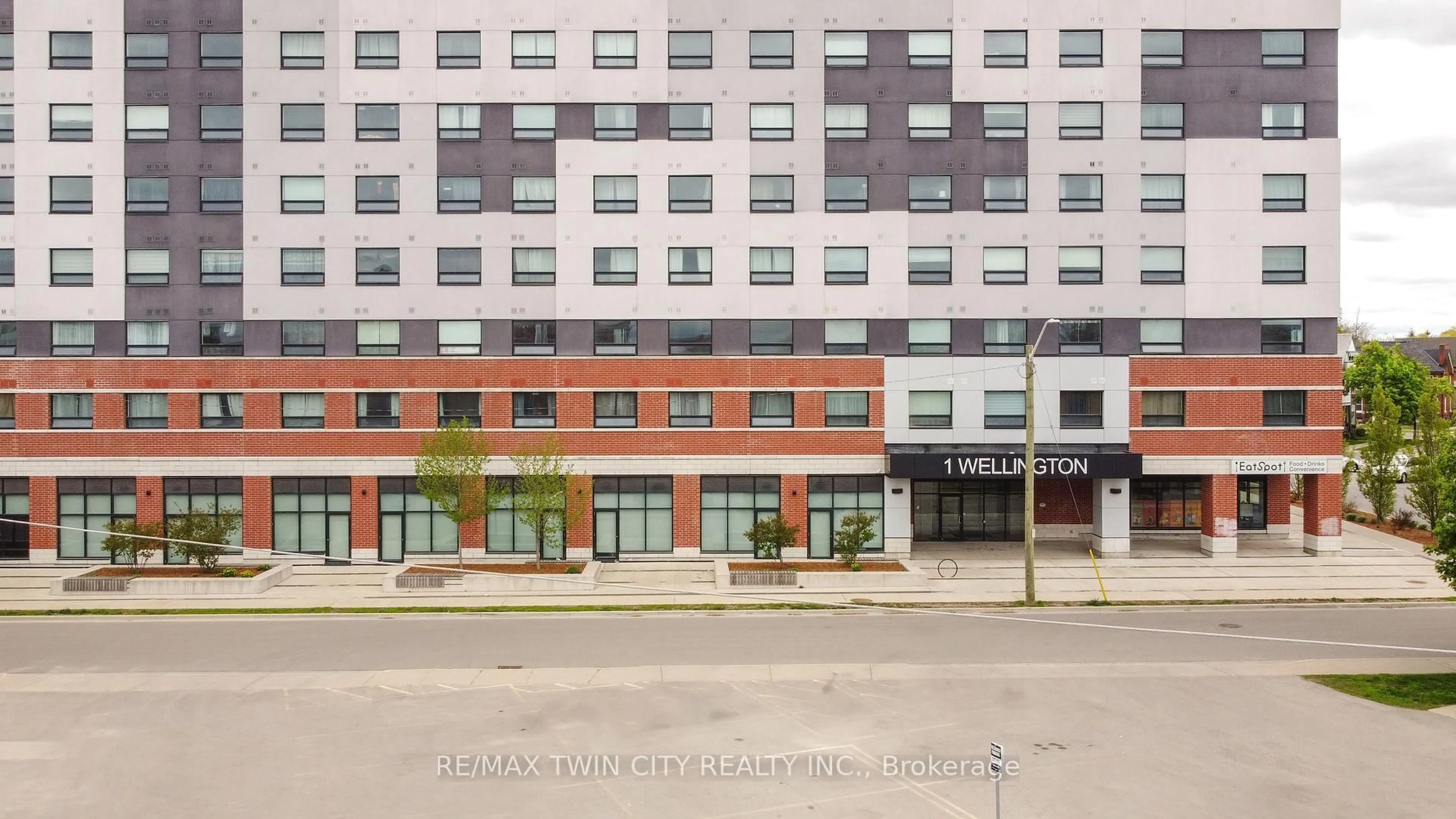 Patio, building for 1 Wellington St #417, Brantford Ontario N3T 2L3