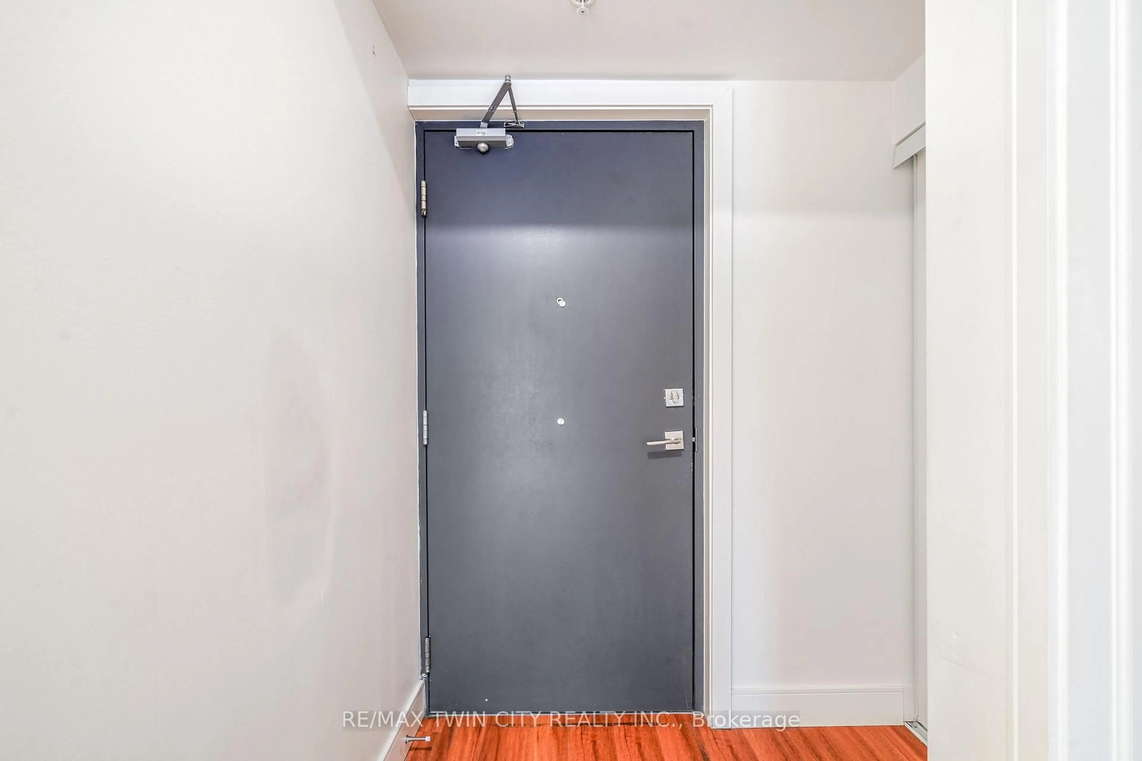 Indoor entryway for 1 Wellington St #417, Brantford Ontario N3T 2L3