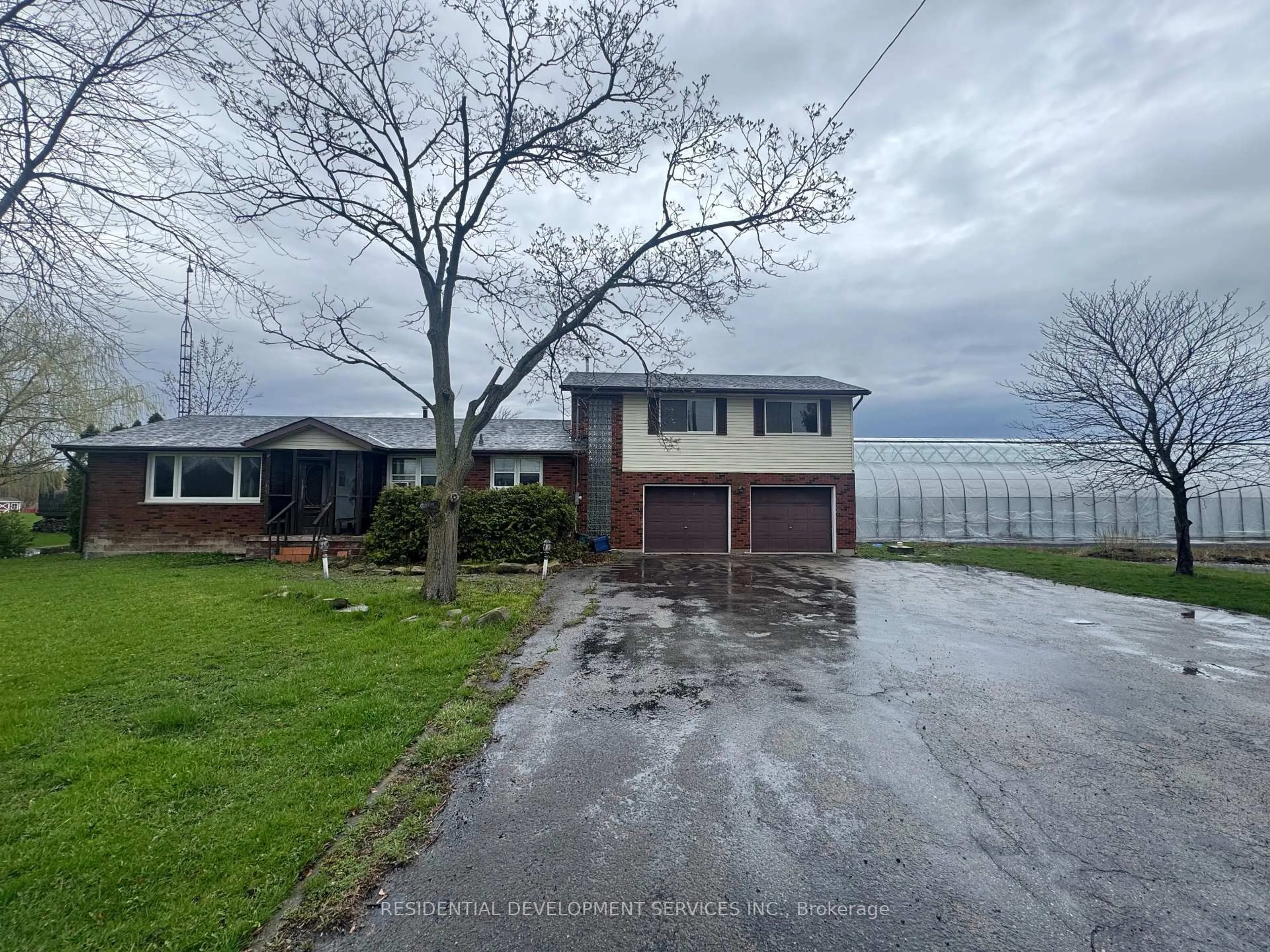 A pic from outside/outdoor area/front of a property/back of a property/a pic from drone, water/lake/river/ocean view for 342 Mountain Rd, Grimsby Ontario L3M 4E7