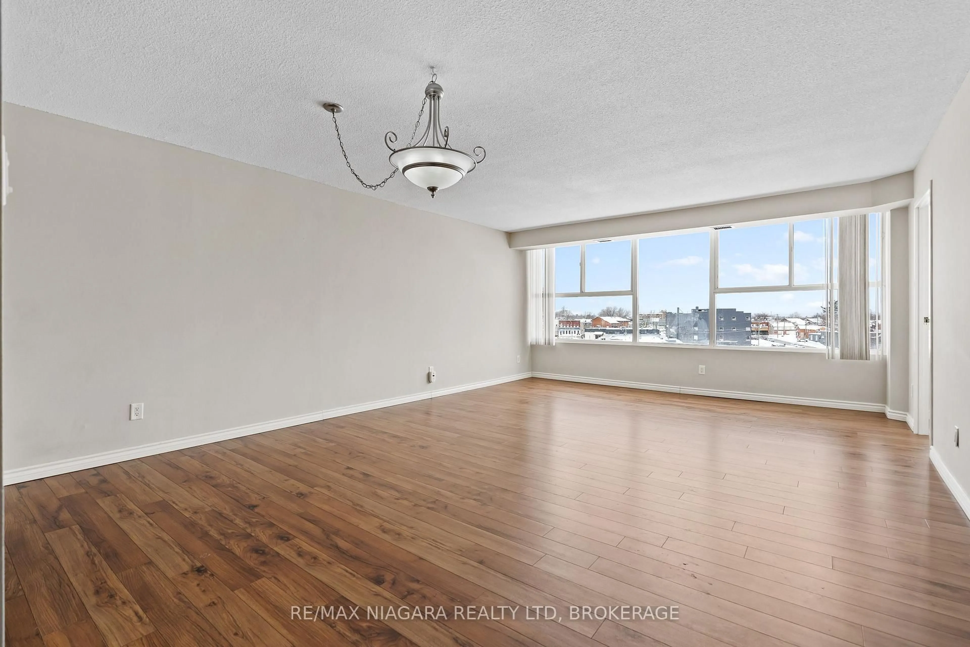 A pic of a room for 7 GALE Cres #502, St. Catharines Ontario L2R 7M8