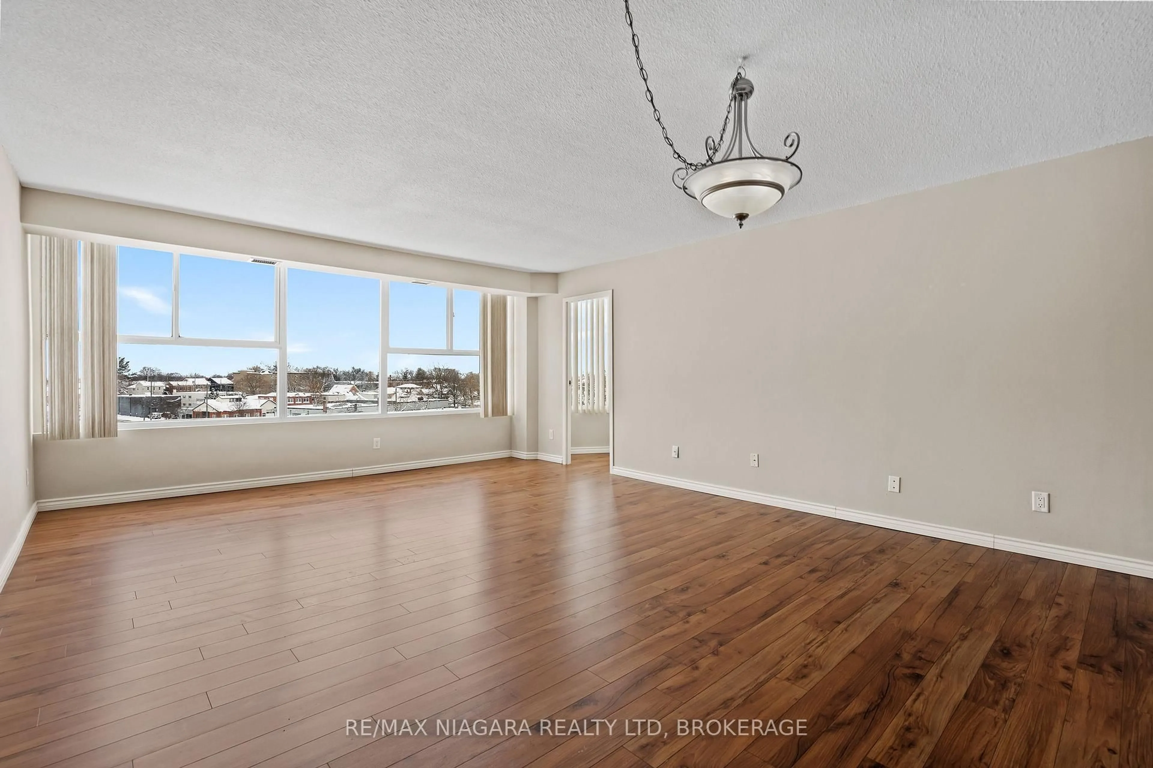 A pic of a room for 7 GALE Cres #502, St. Catharines Ontario L2R 7M8