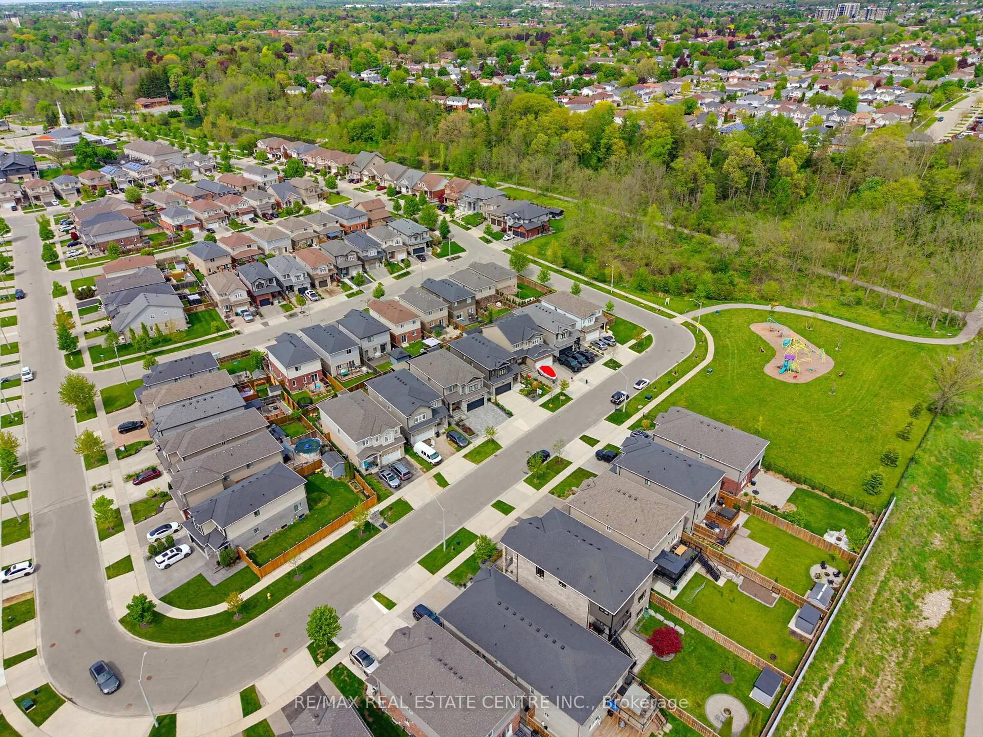 A pic from outside/outdoor area/front of a property/back of a property/a pic from drone, street for 148 Birkinshaw Rd, Cambridge Ontario N1P 0B4