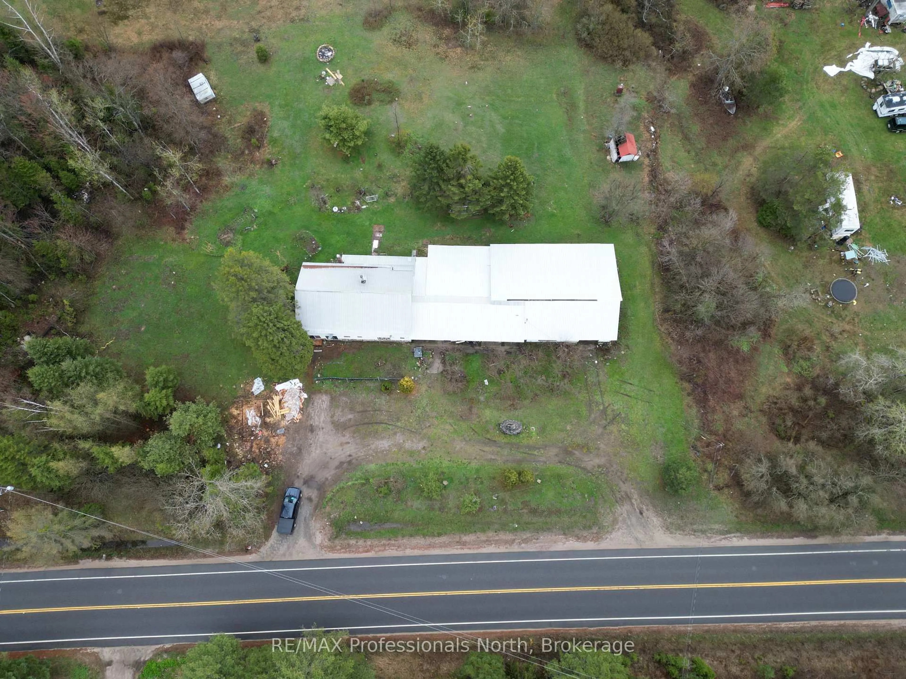 A pic from outside/outdoor area/front of a property/back of a property/a pic from drone, building for 3044 Gelert Rd, Minden Hills Ontario K0M 2K0