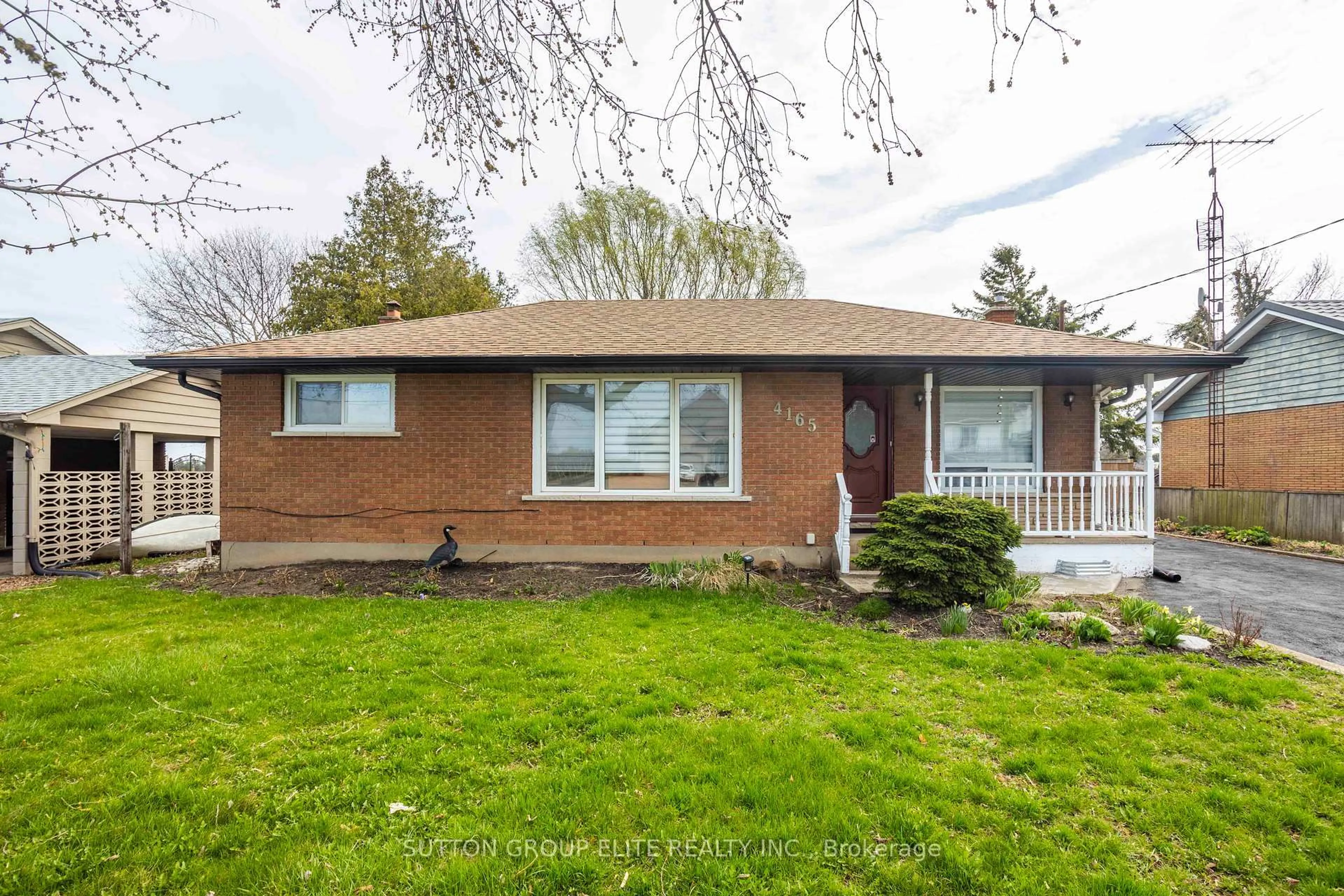 Home with brick exterior material, street for 4165 Victoria Ave, Lincoln Ontario L0R 2E0