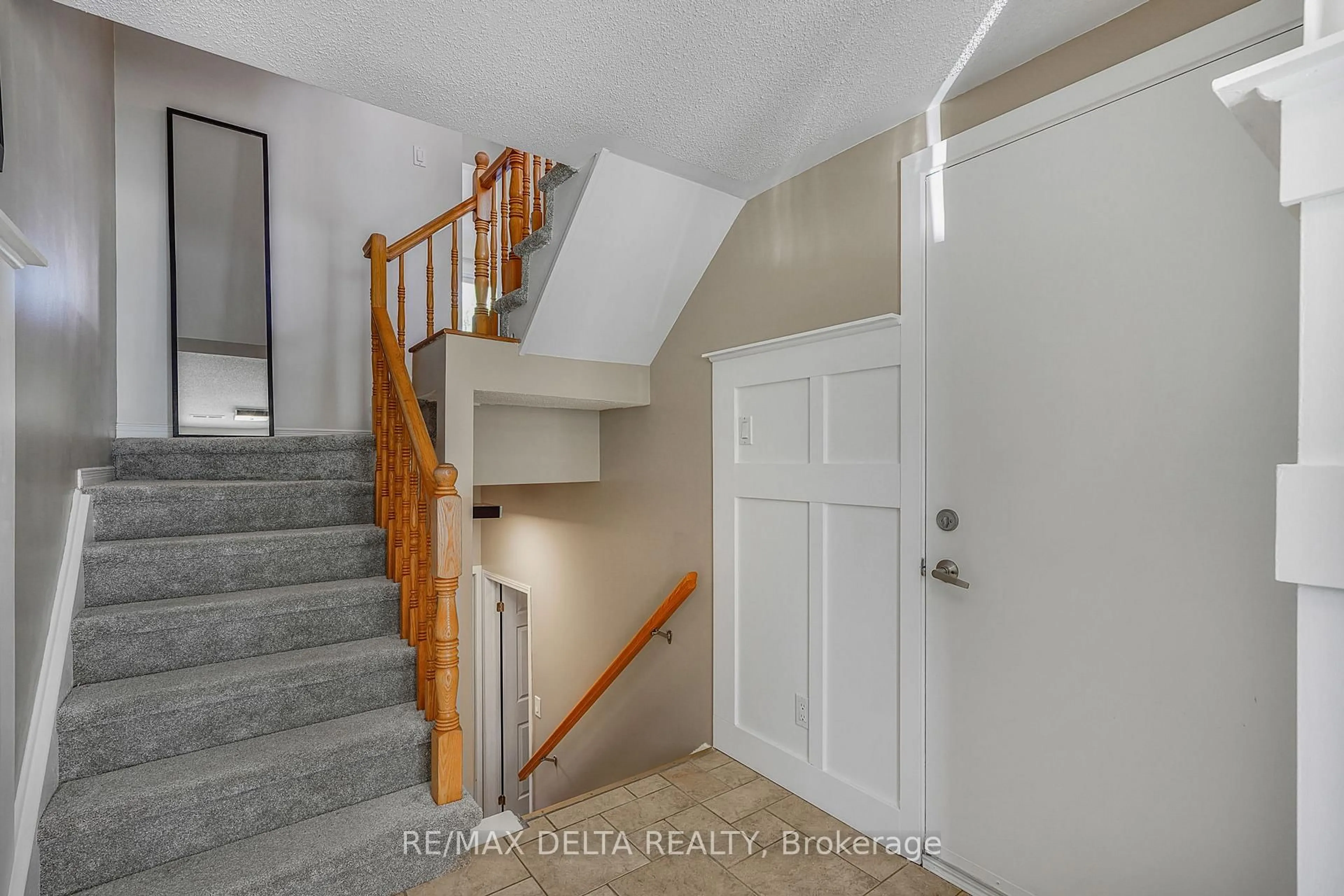 Unknown for 698 Brome Cres, Ottawa Ontario K4A 1W2