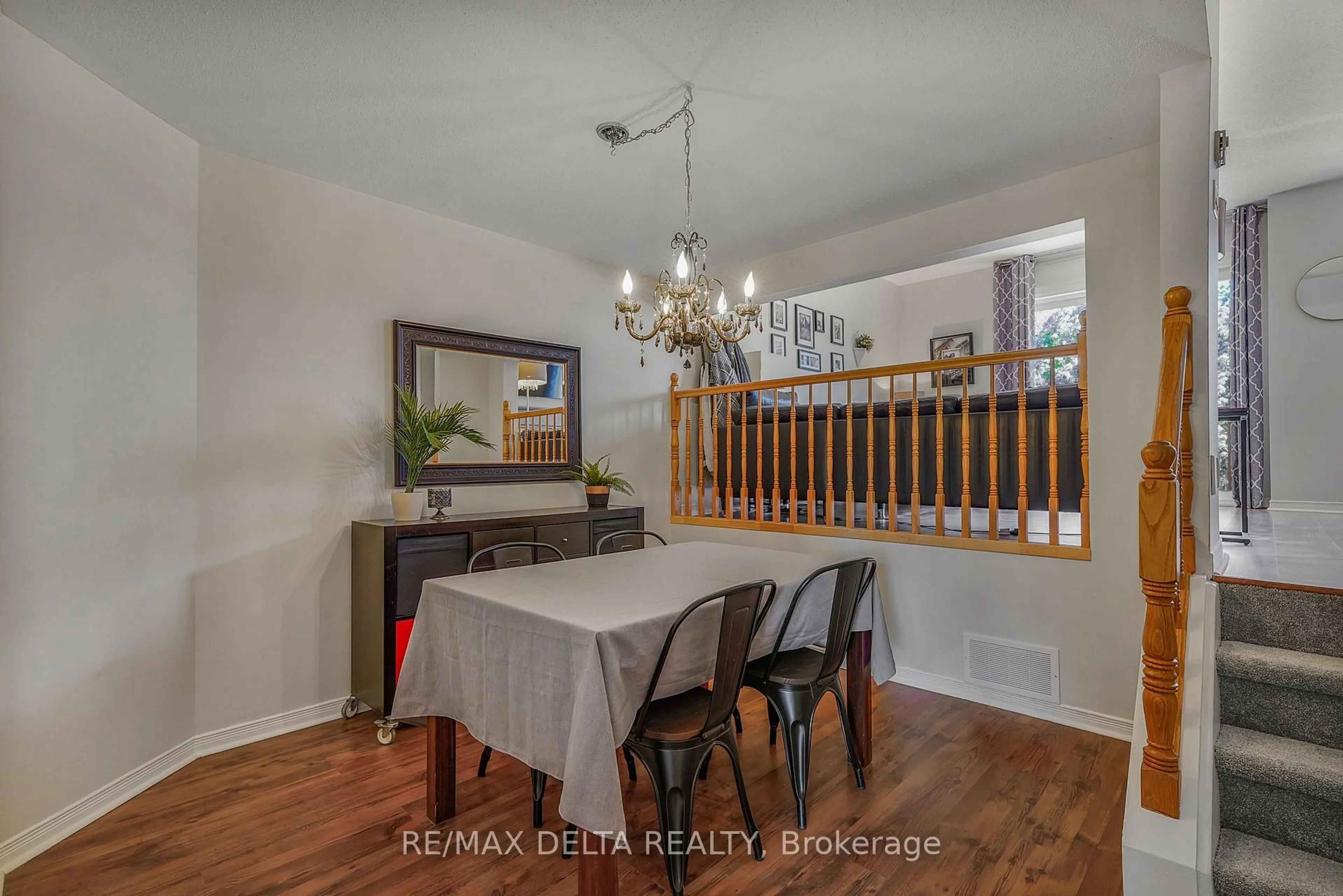 Dining room, wood/laminate floor for 698 Brome Cres, Ottawa Ontario K4A 1W2