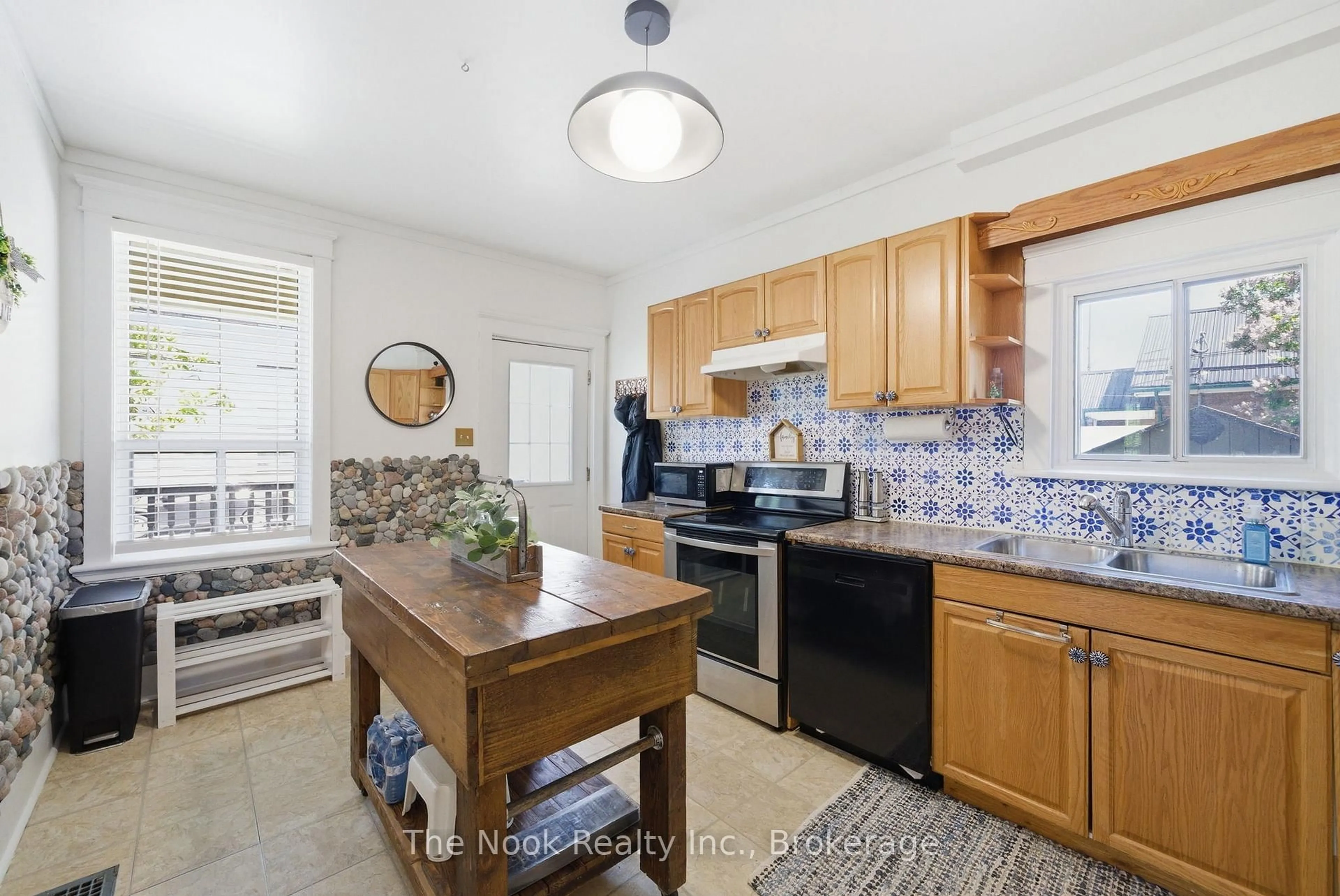 Standard kitchen, unknown for 480 George St, Peterborough Ontario K9J 3E5