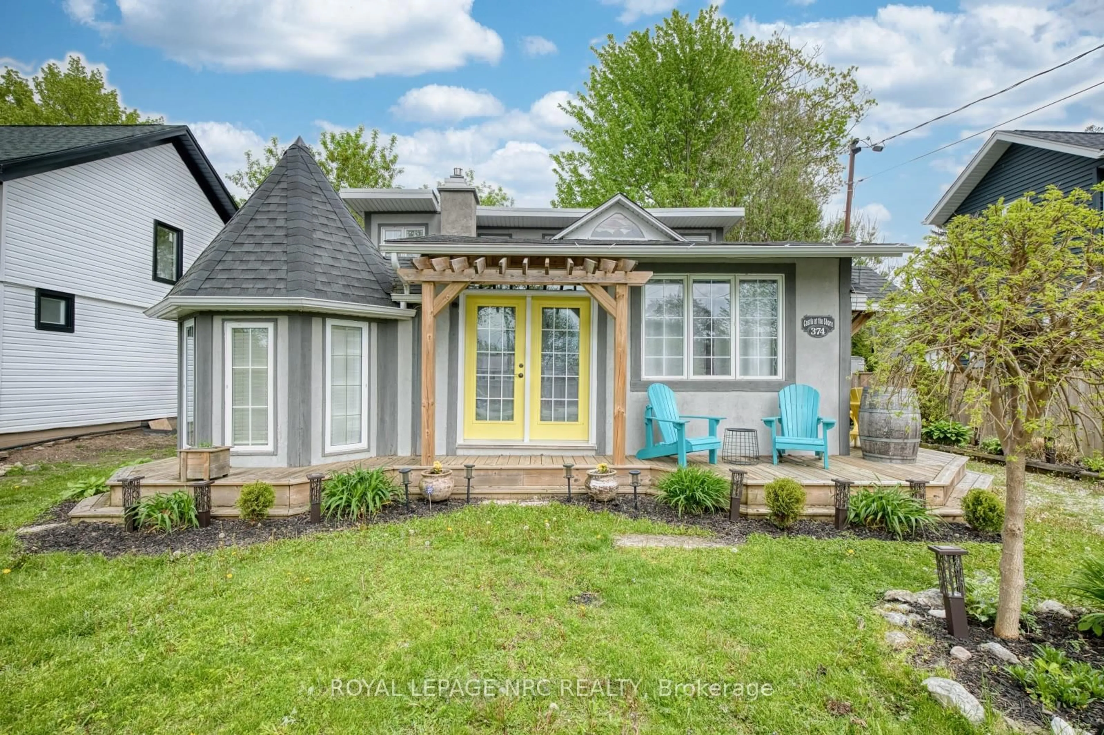Home with vinyl exterior material, street for 374 Ridgeway Rd, Fort Erie Ontario L0S 1B0
