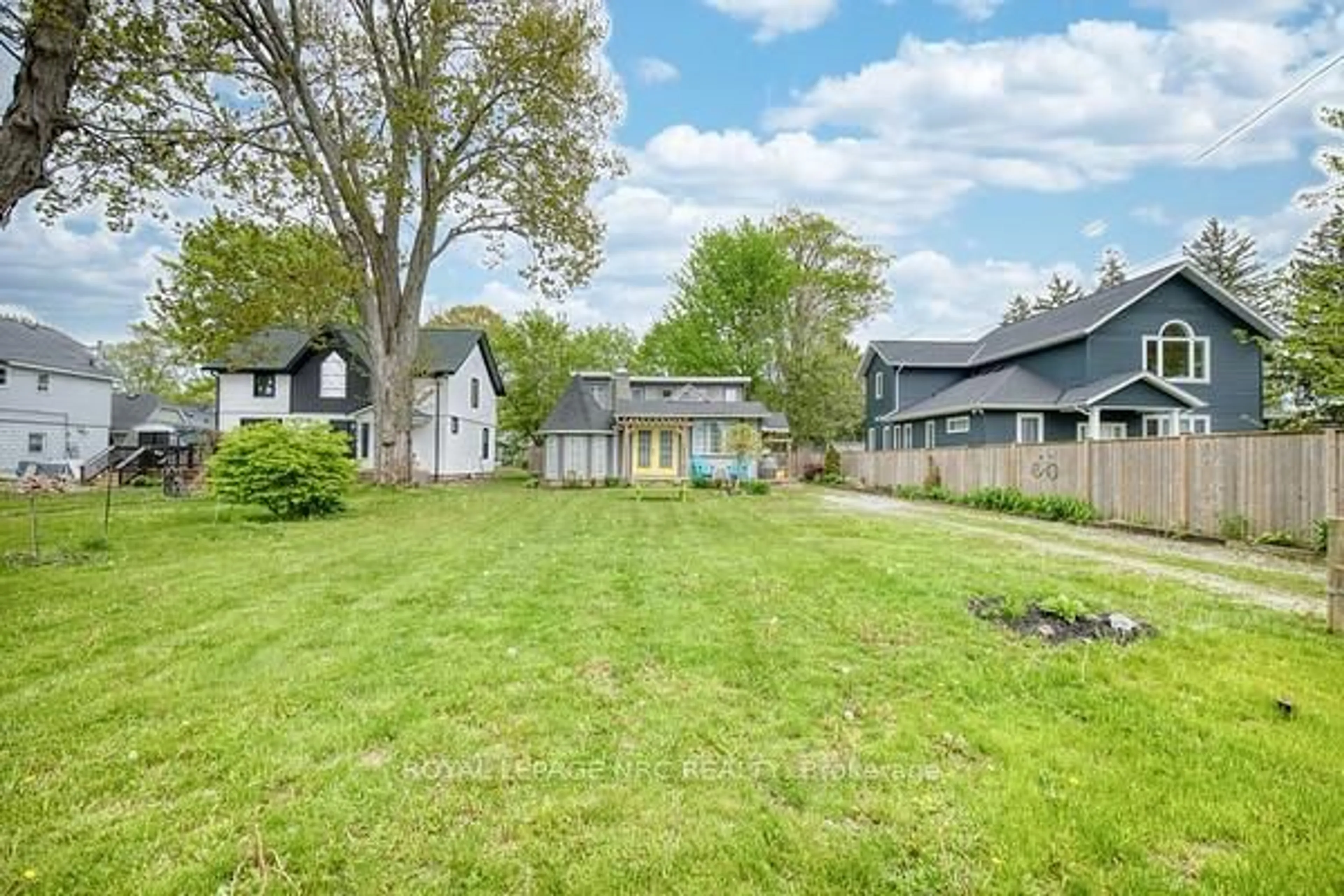 A pic from outside/outdoor area/front of a property/back of a property/a pic from drone, water/lake/river/ocean view for 374 Ridgeway Rd, Fort Erie Ontario L0S 1B0