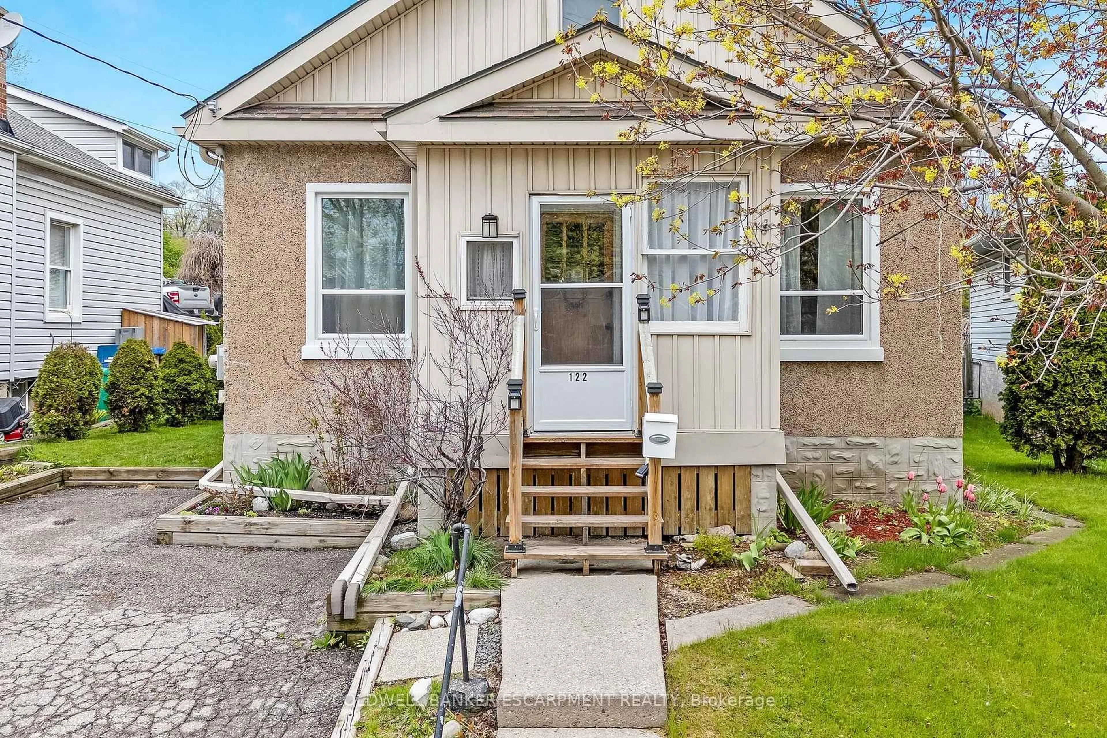 Home with brick exterior material, street for 122 Cedar St, Cambridge Ontario N1S 1W2