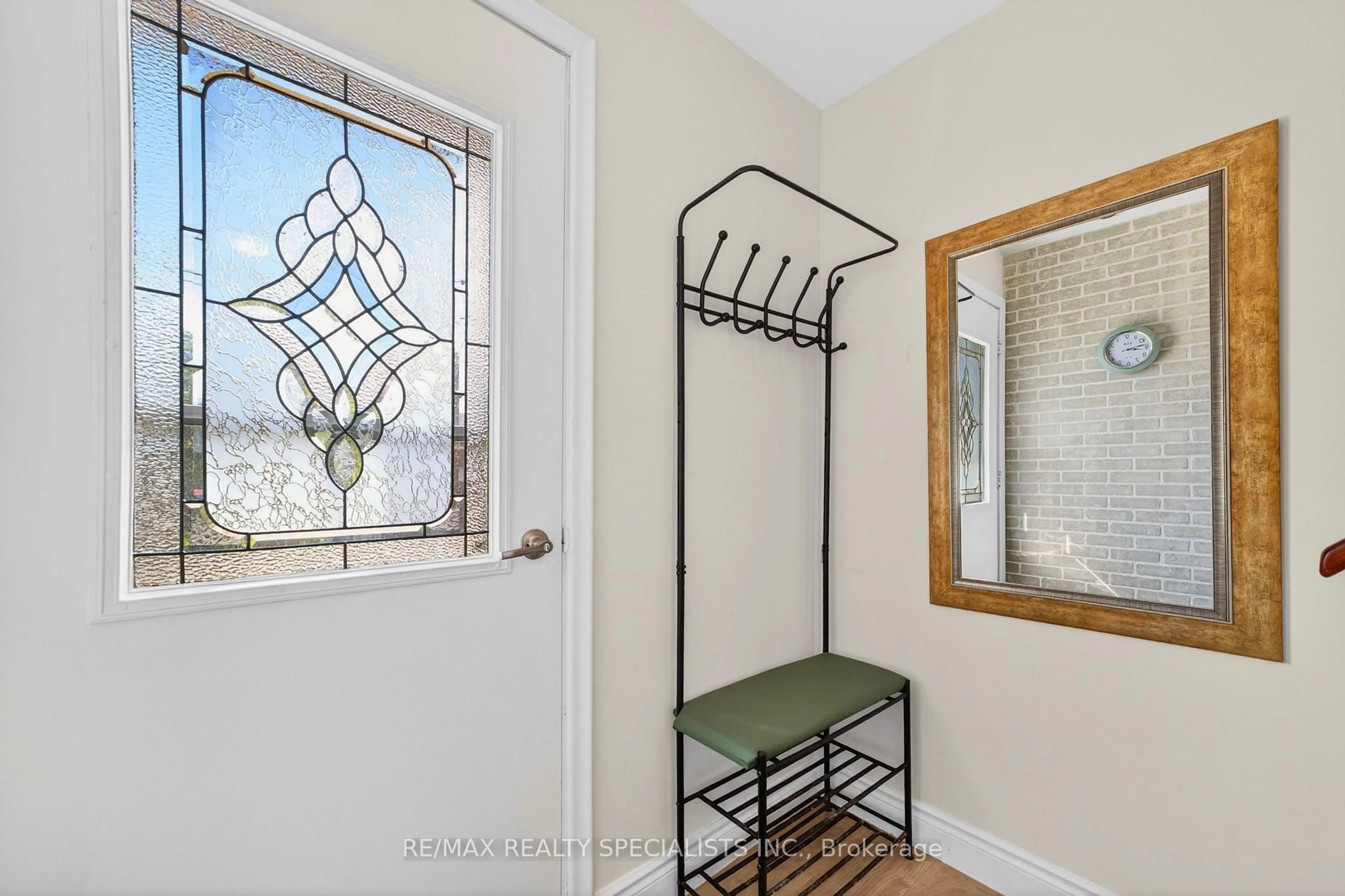 Indoor entryway for 476 Prospect Ave, Kitchener Ontario N2A 1E1